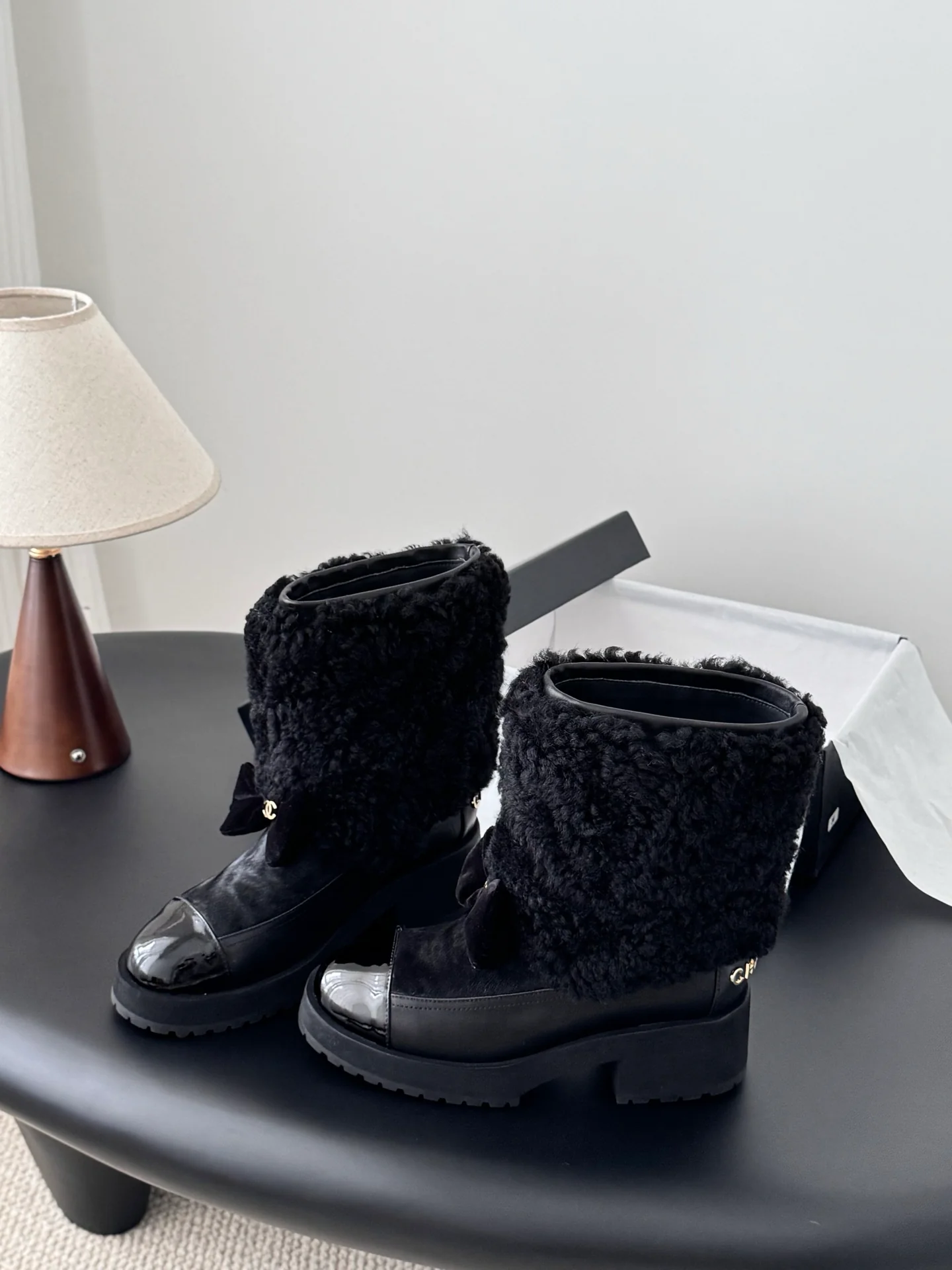 Chan 25fw plush boots with bow