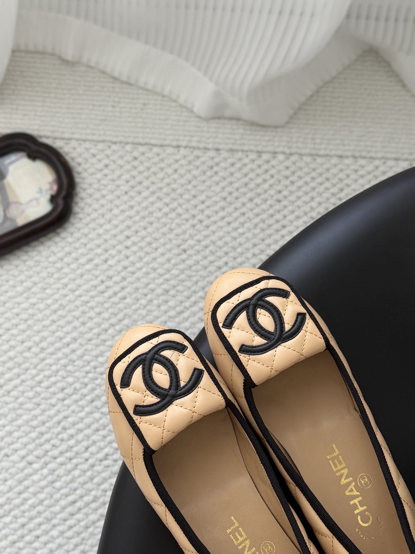 Chan 26C ballet flats
