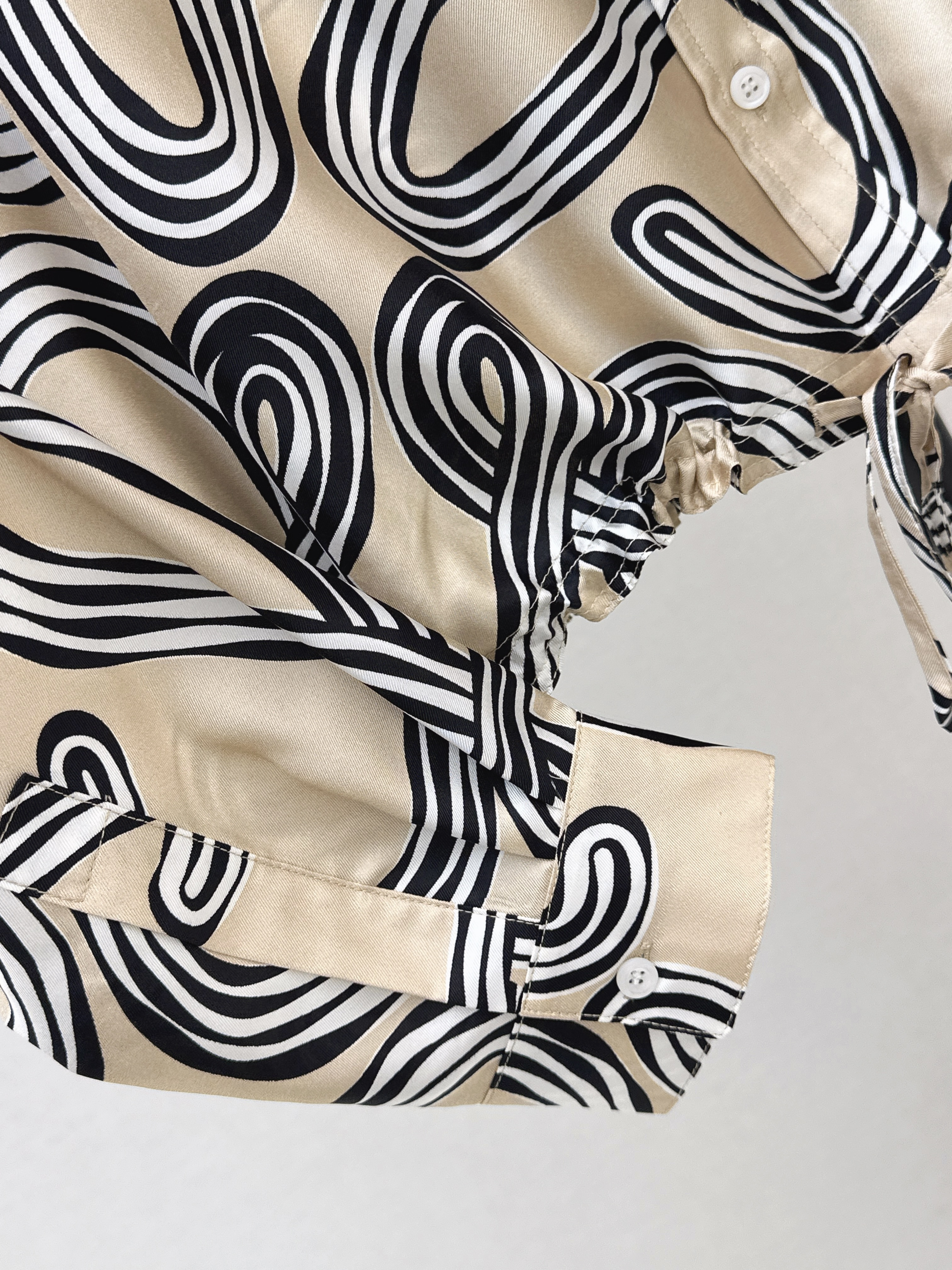 Loe 26ss print silk drawstring shirt