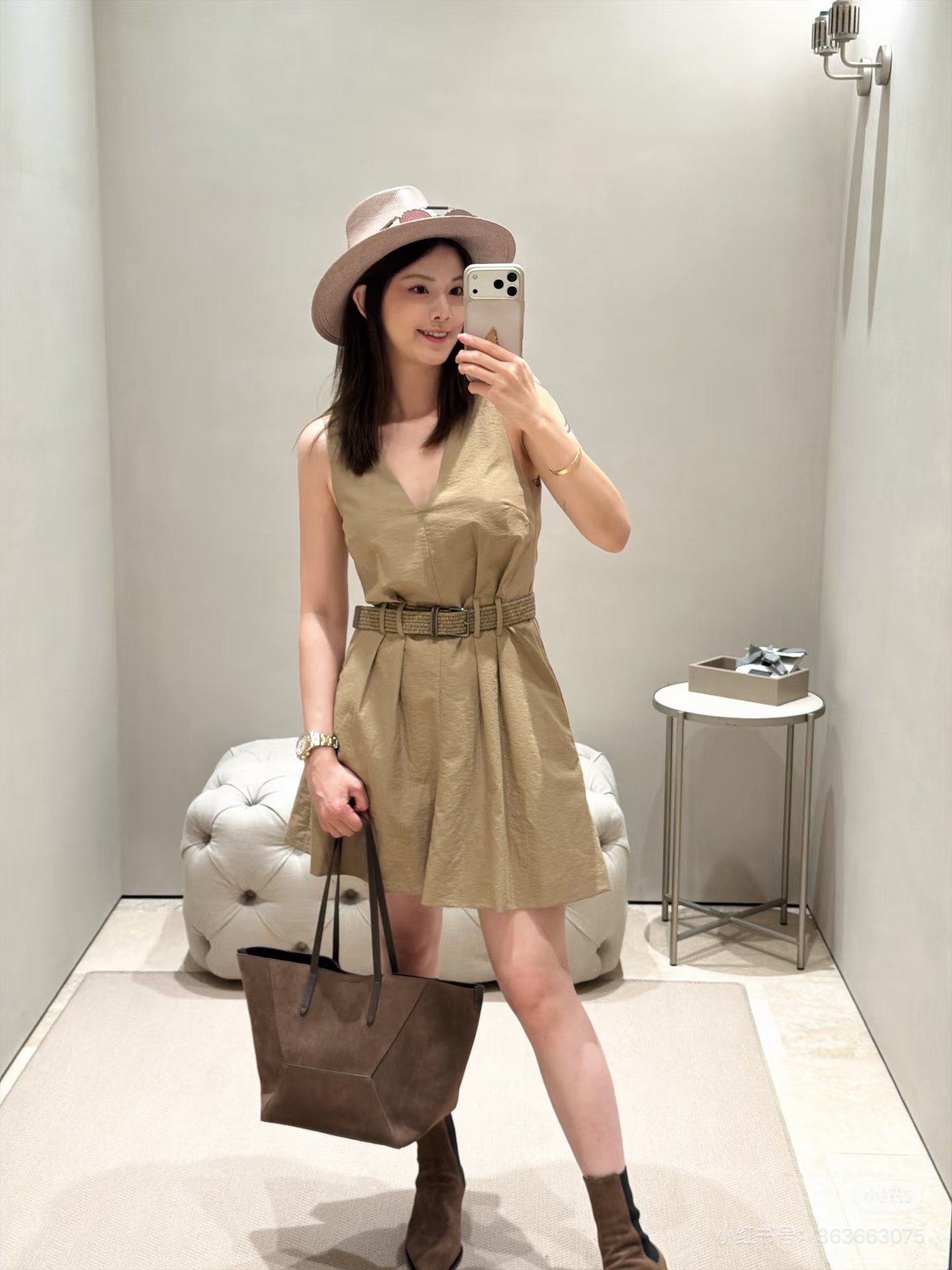 Brun 26ss v-neck sleeveless belted dress