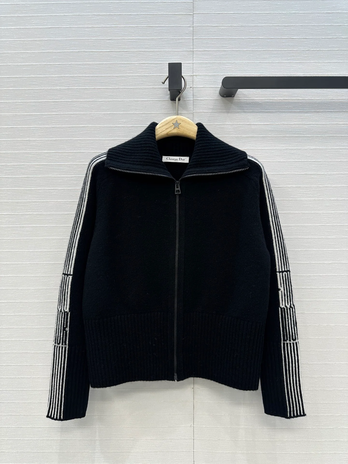 CD 25fw cashmere cardigan