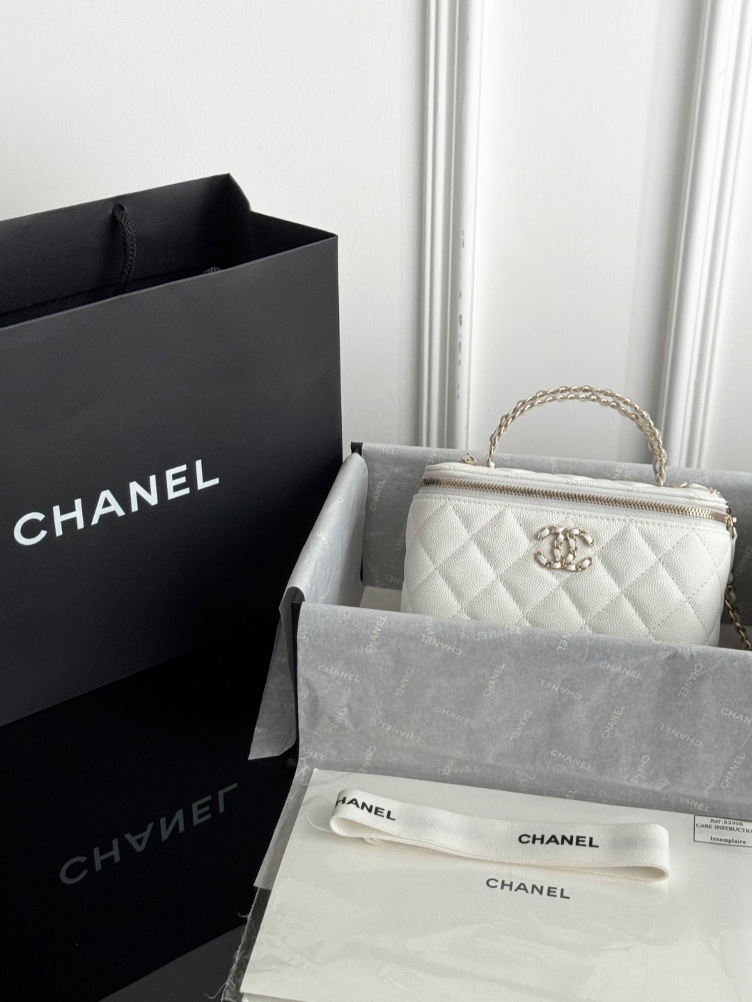 Chan 26S clutch bag with chain