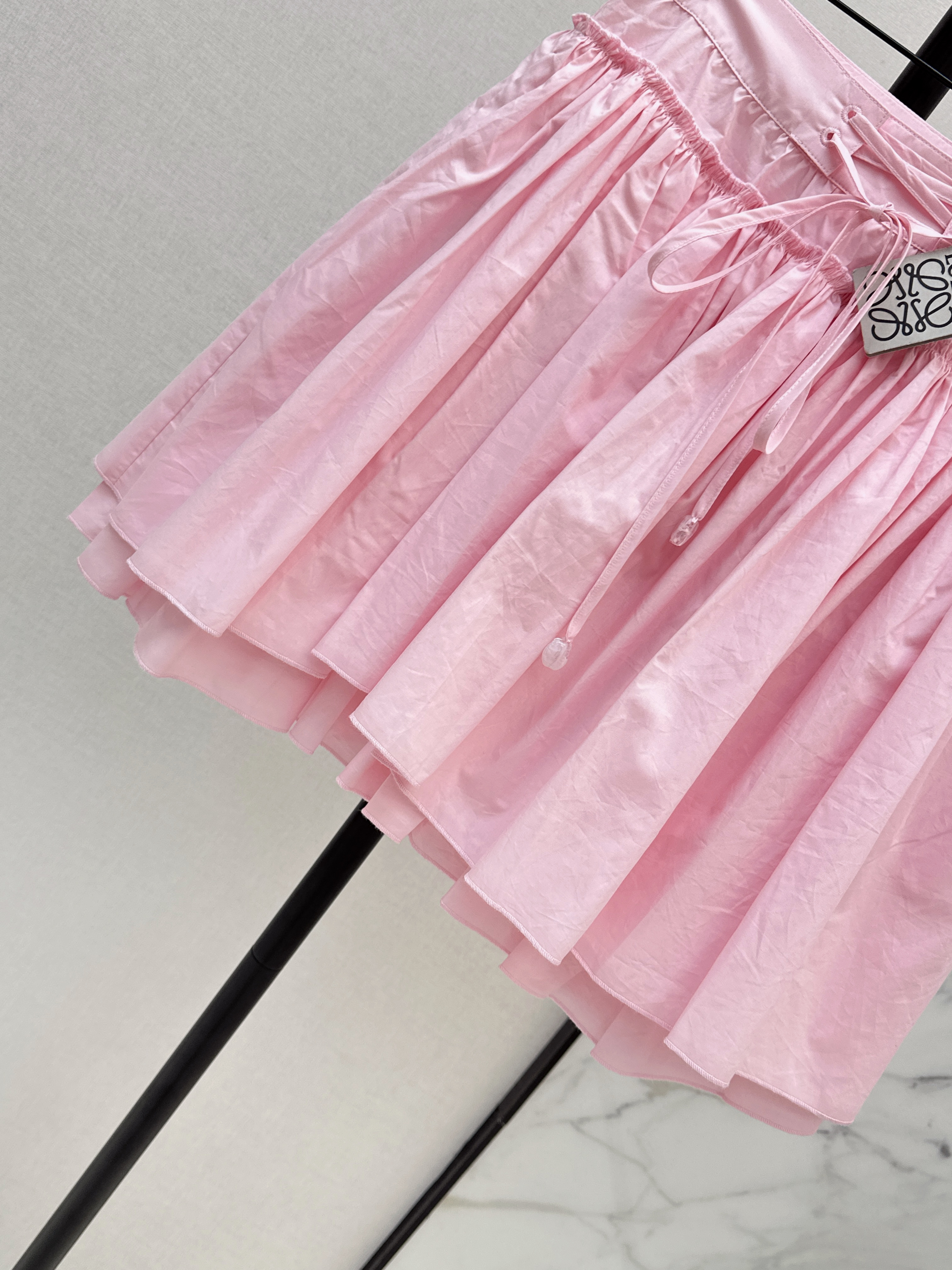 Loe 26ss ruffle mini skirt