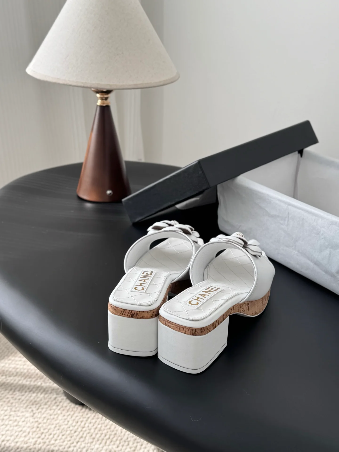 Chan 26ss camellia sides sandals