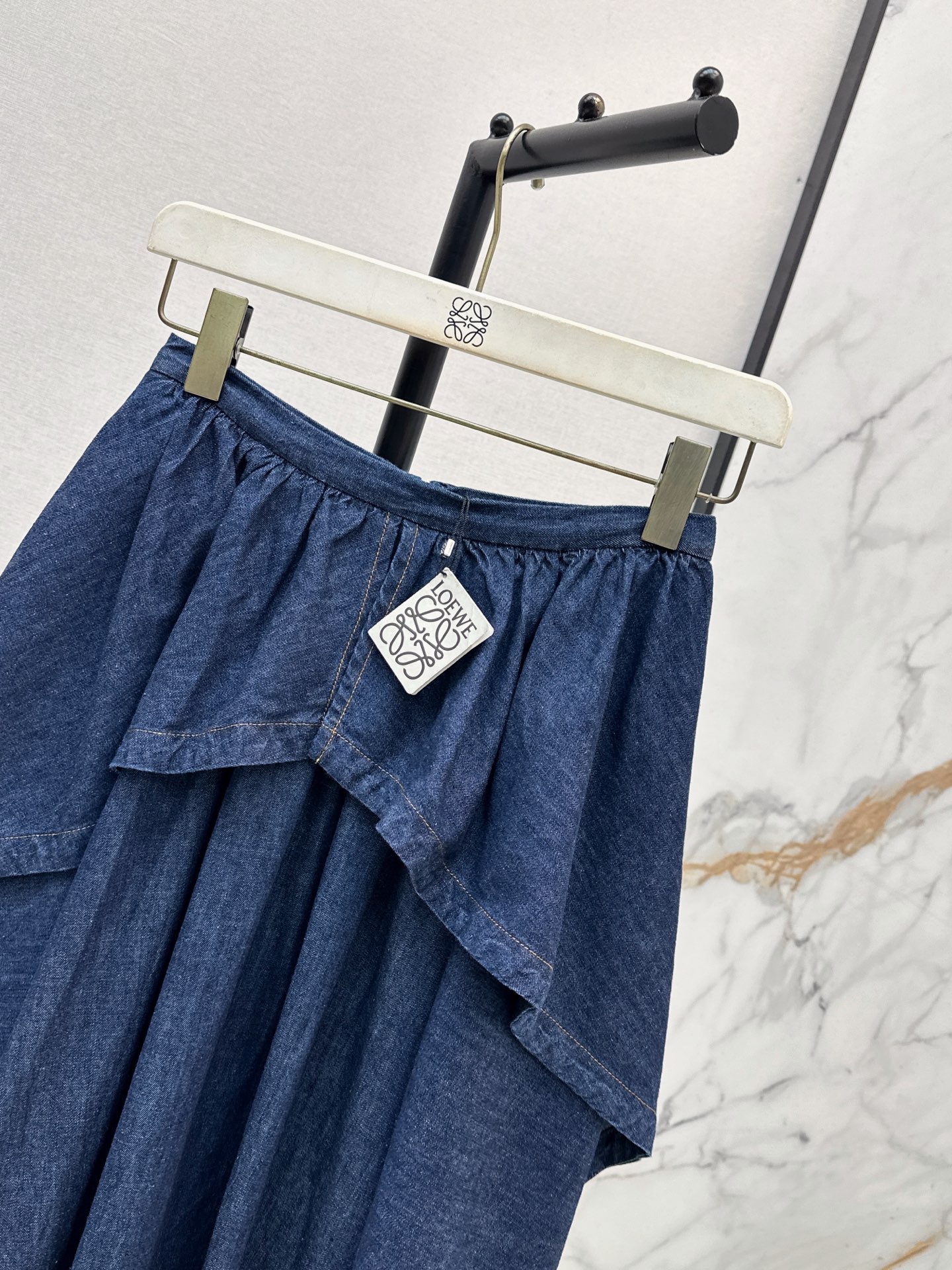 Loe 26ss asymmetrical ruffle denim skirt