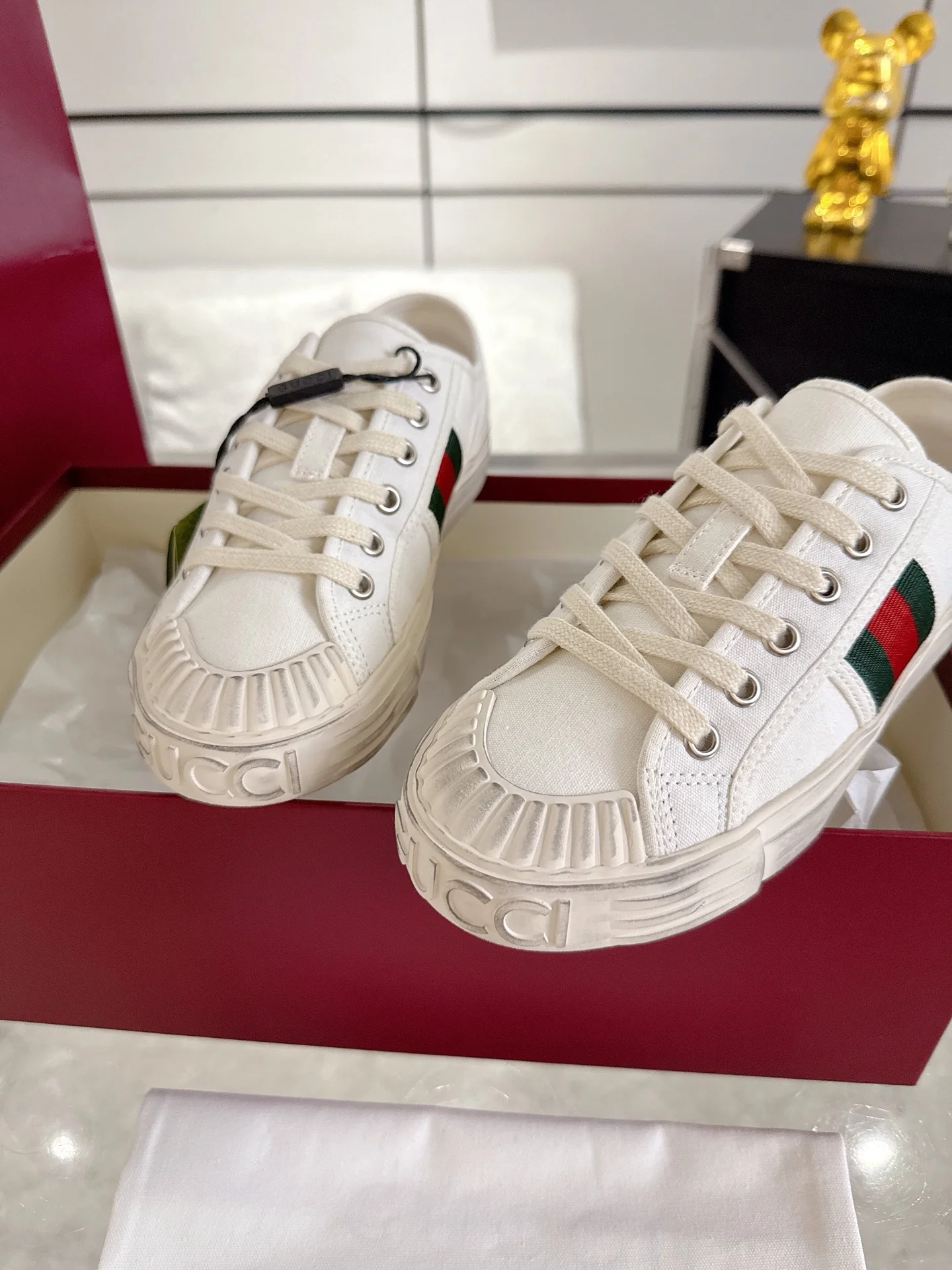 Guc sneakers