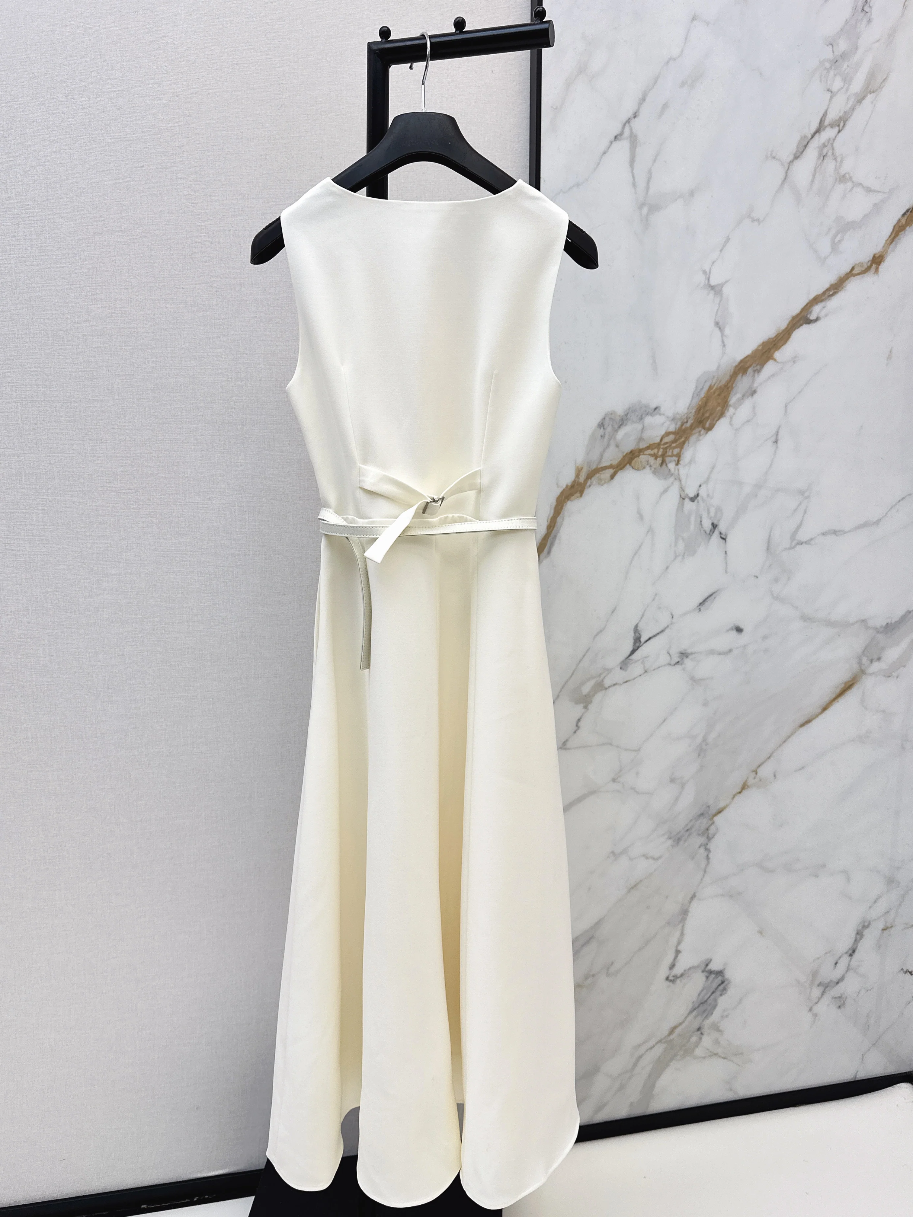 CD 26ss sleeveless back-bow cocktail dress