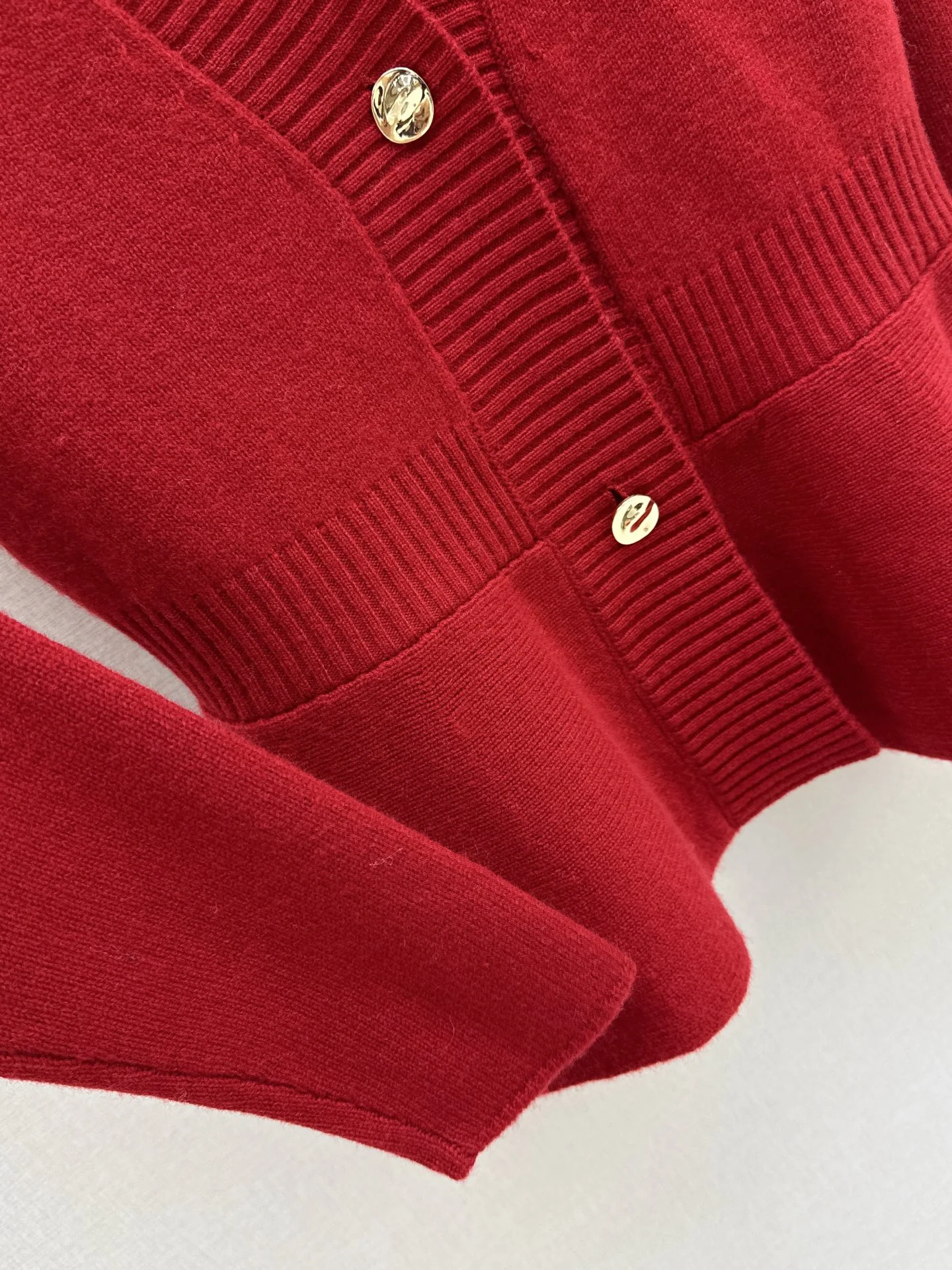 CD 26ss ruffle v-neck sweater