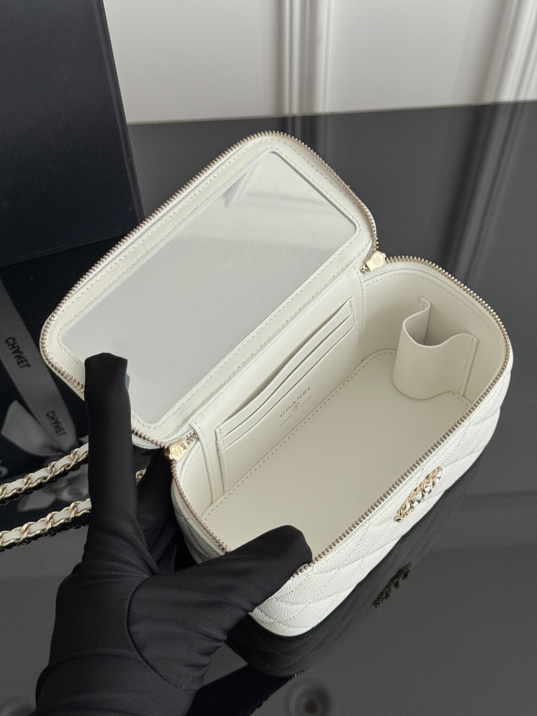 Chan 26S clutch bag with chain