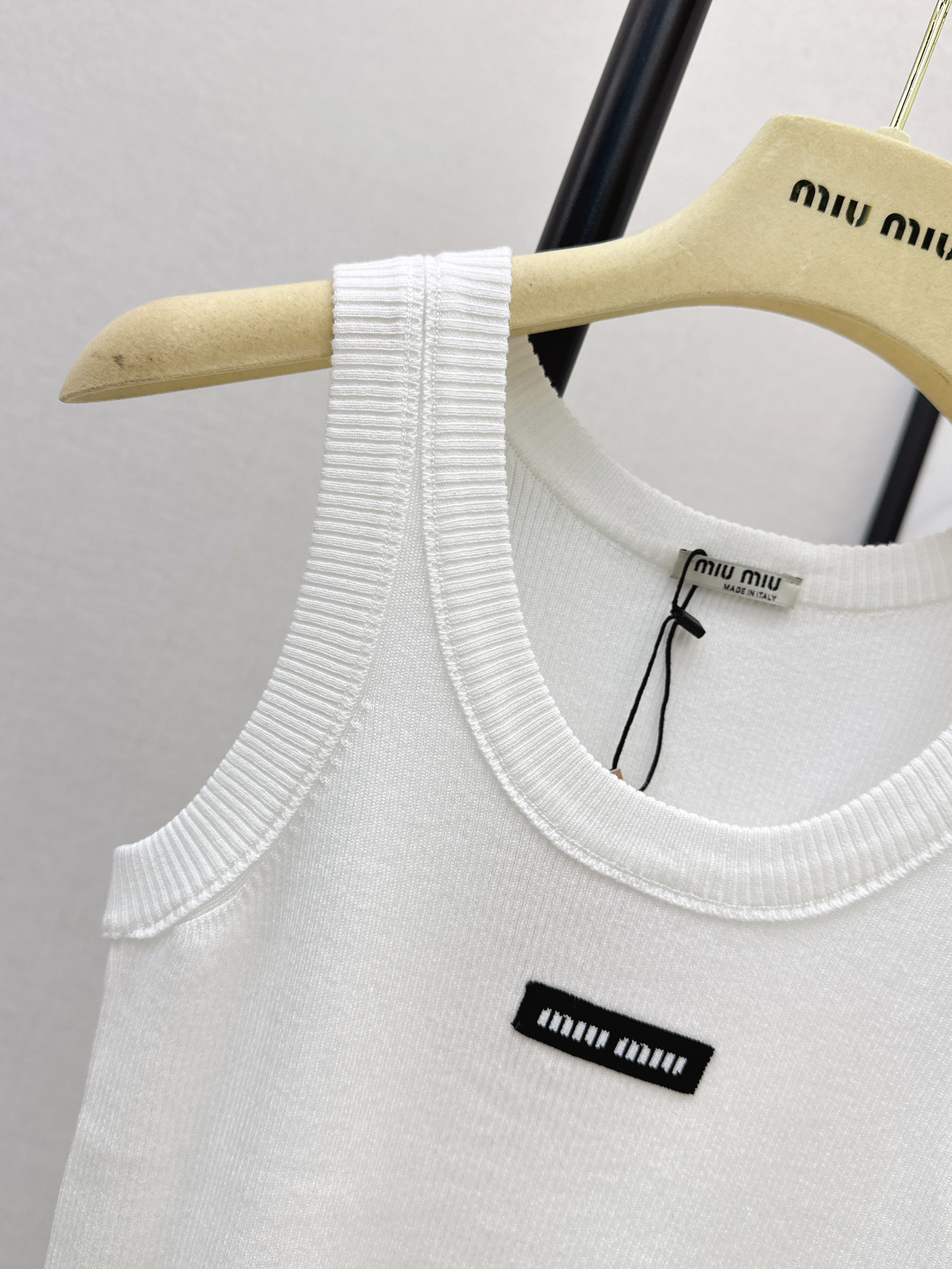 Miu 26ss sleeveless vest