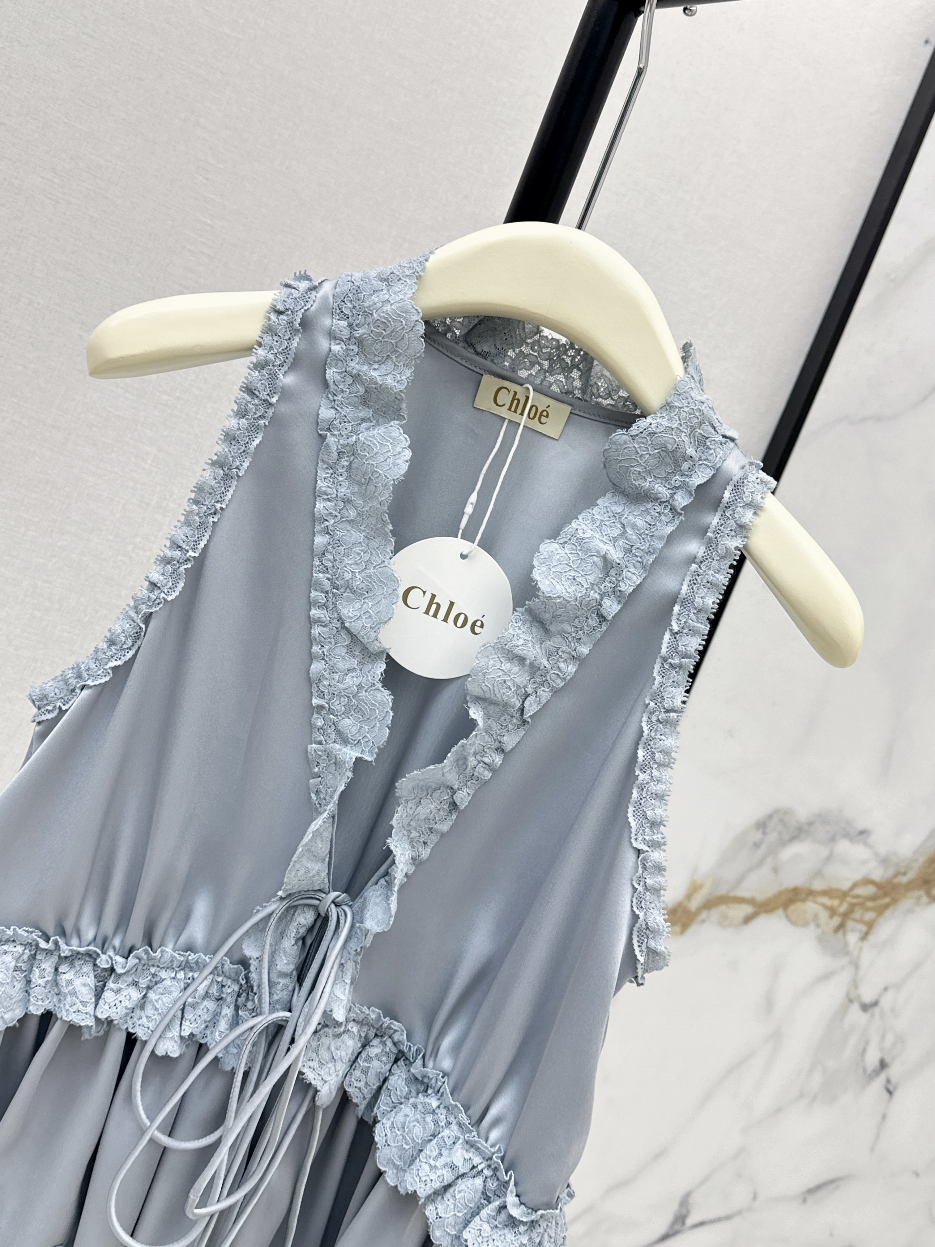 Chol 26ss lace v-neck top