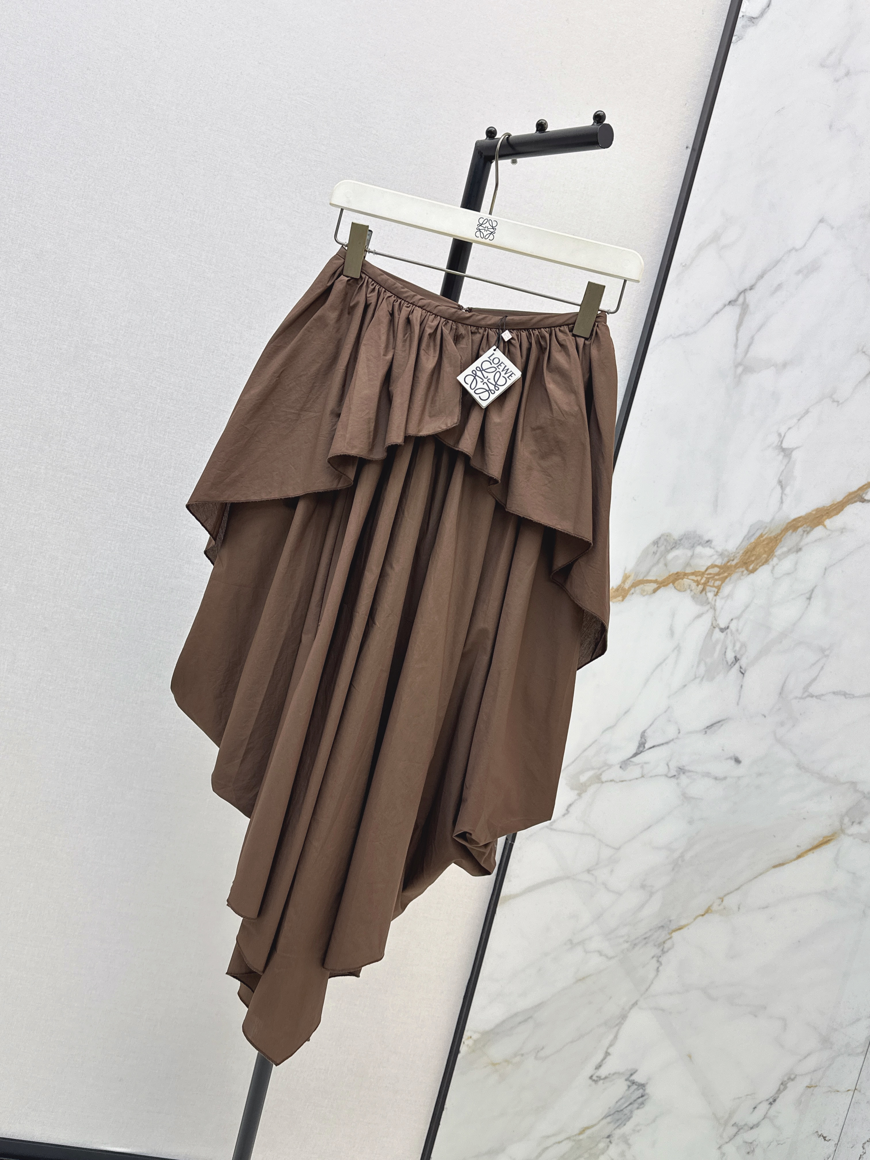 Loe 26ss asymmetric ruffle skirt