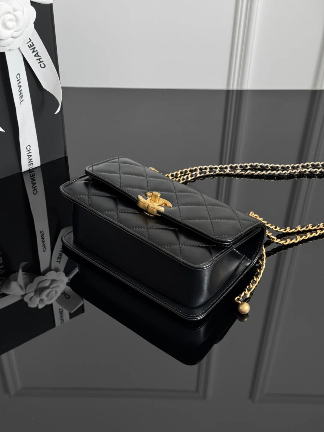 Chan 25S chain shoulder bag