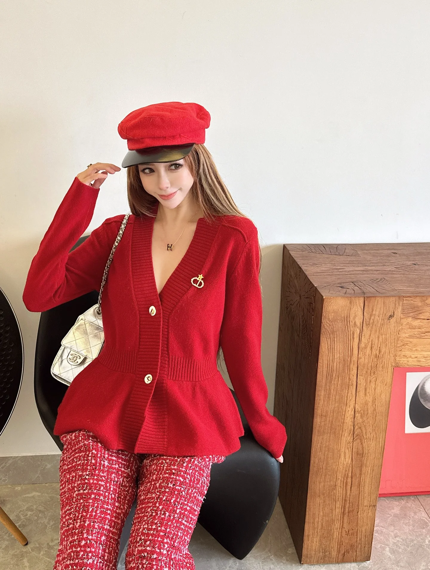 CD 26ss ruffle v-neck sweater