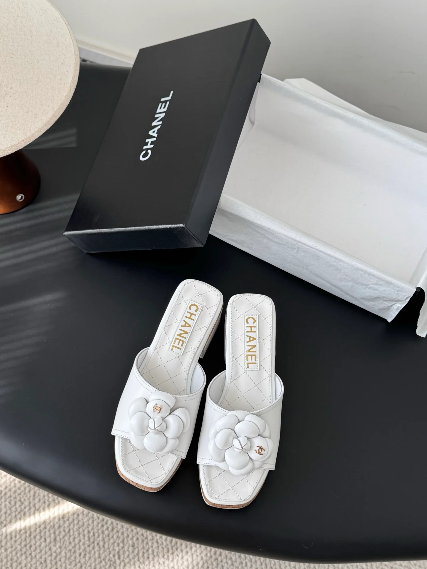 Chan 26ss camellia sides sandals