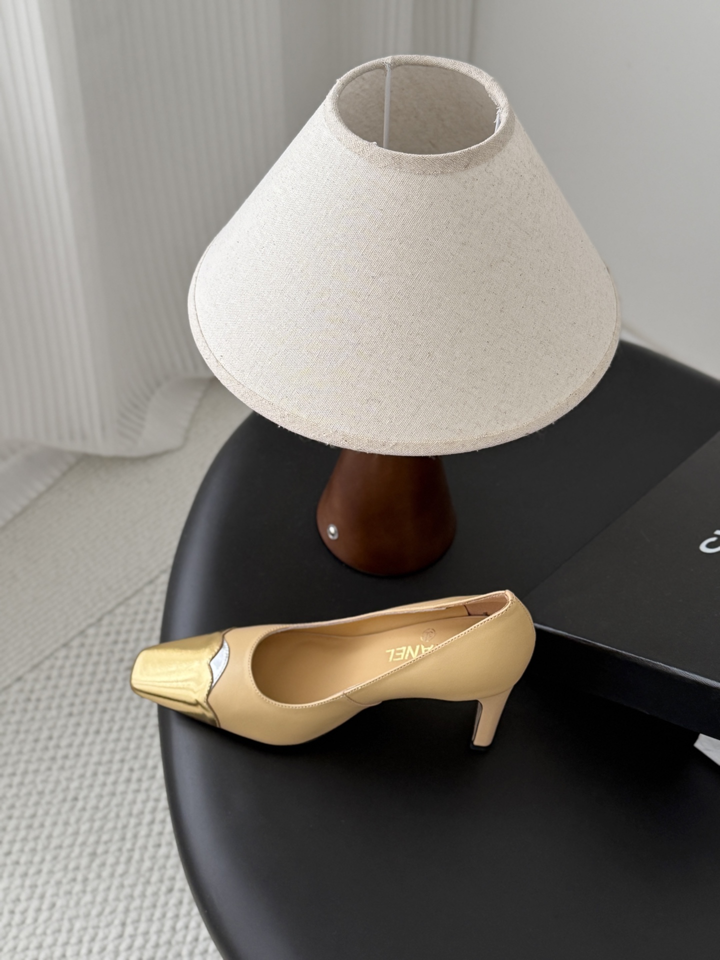 Chan 26P gold cap toe pump