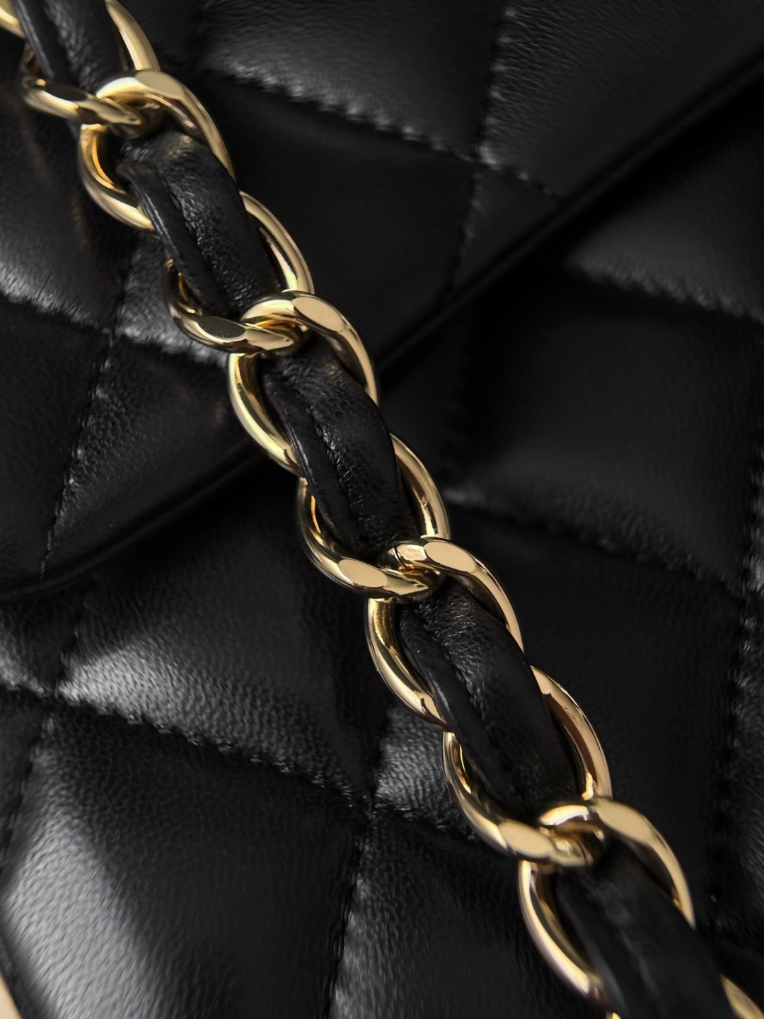 Chan cf30 chain shoulder bag