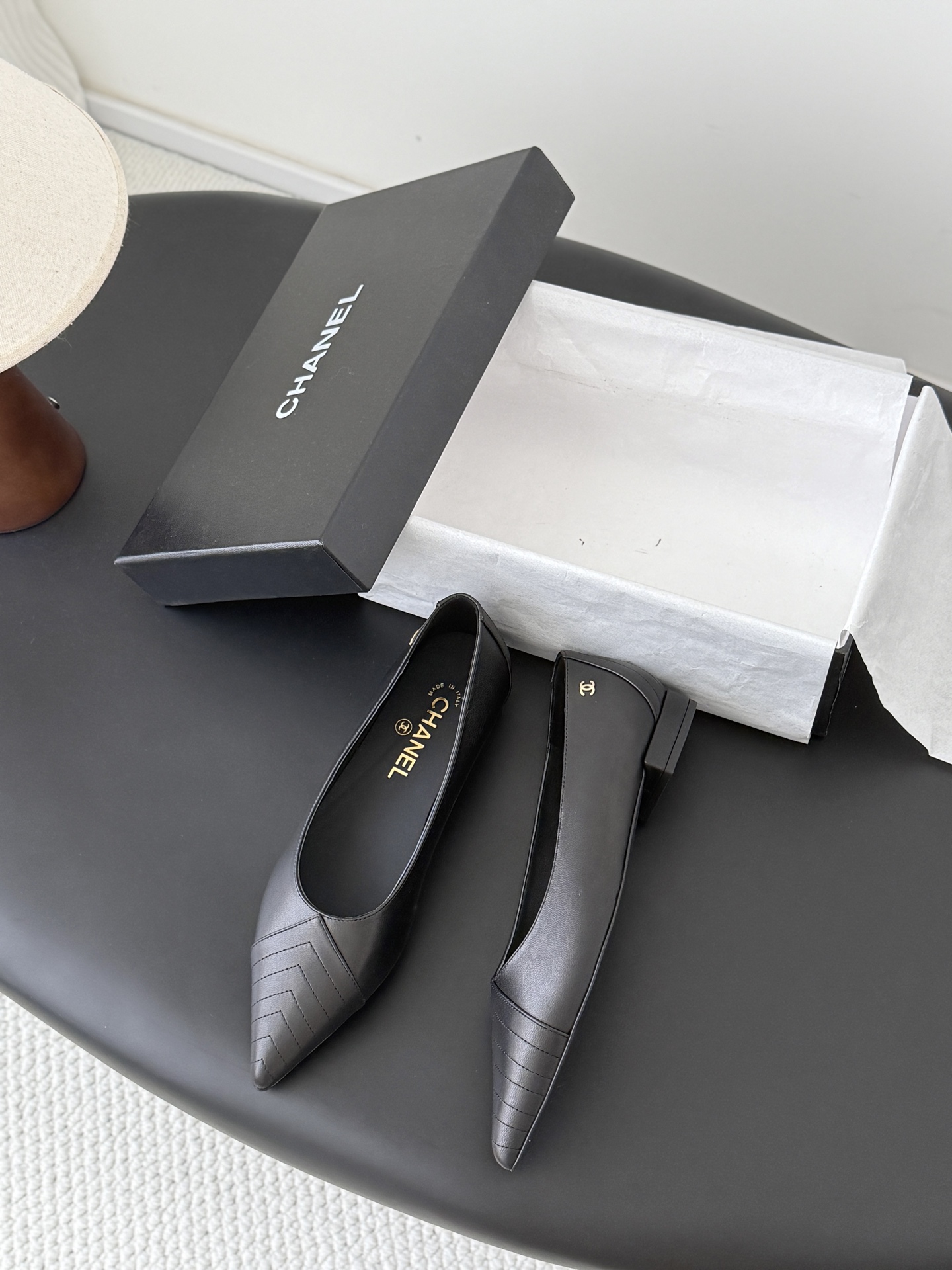 Chan 26C pointed toe flats