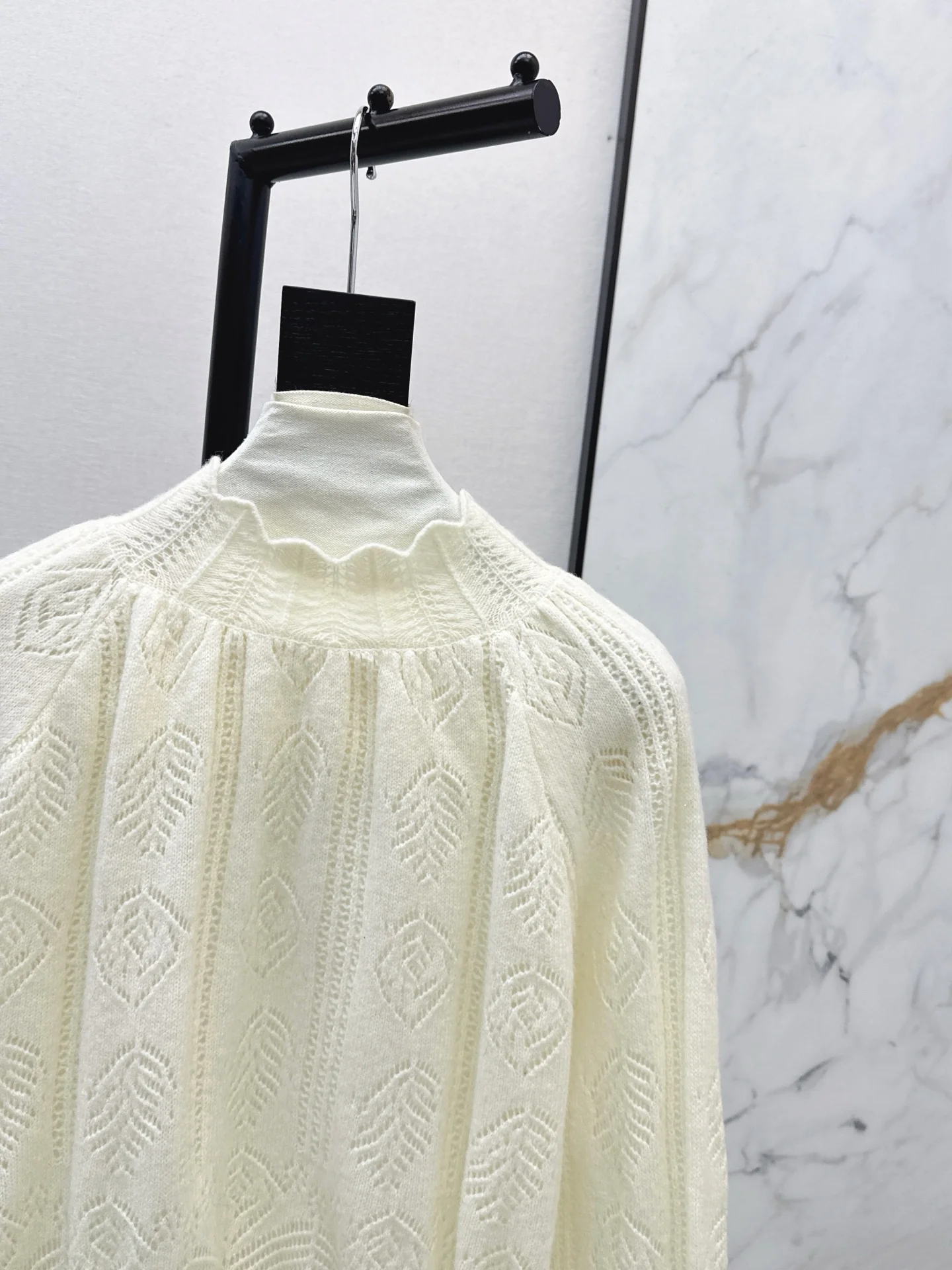 Chan 256ss drawstring sweater