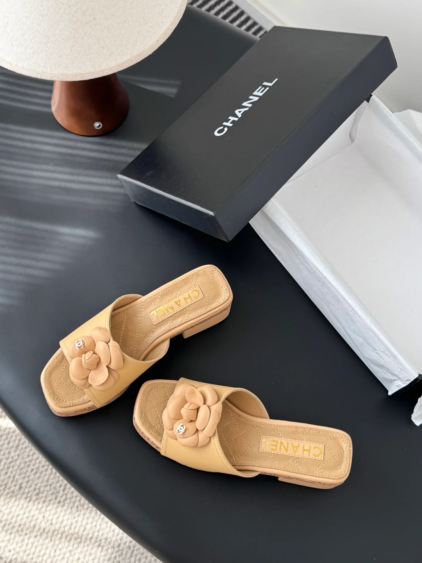 Chan 26ss camellia sides sandals