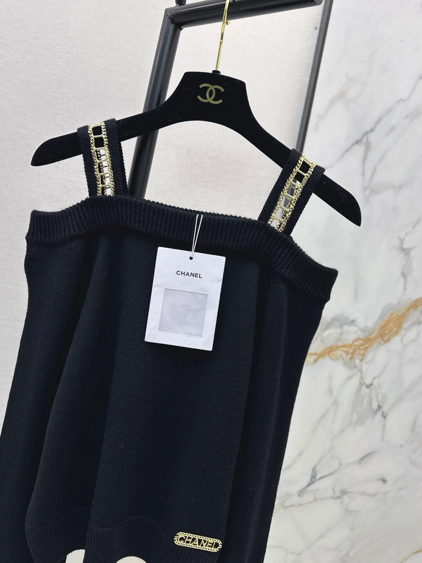 Chan 25fw chain-link off shoulder sweater