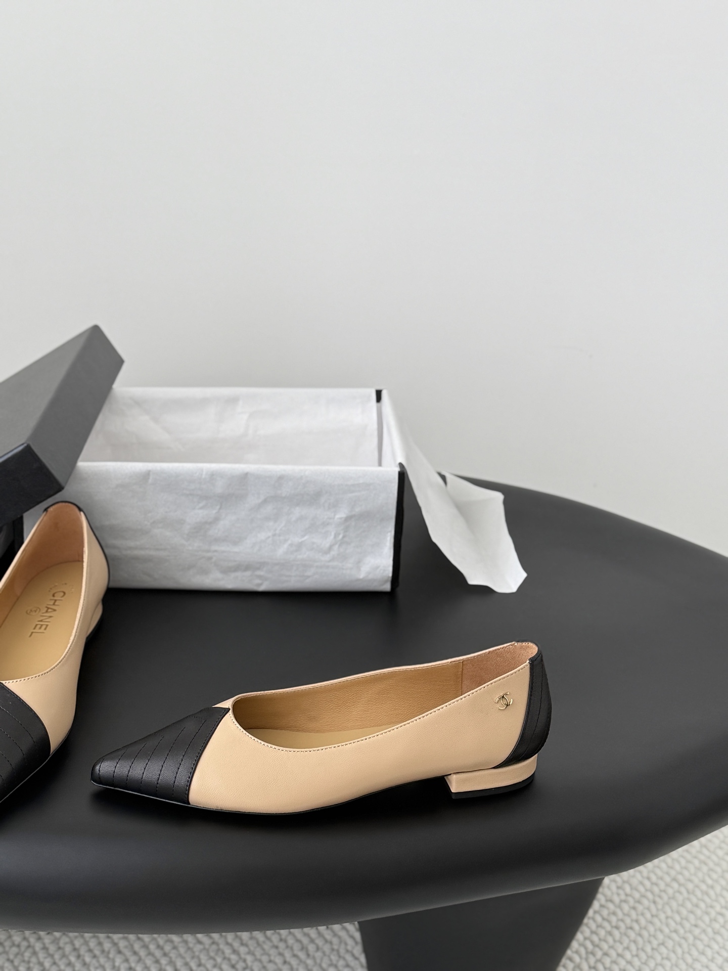 Chan 26C pointed toe flats