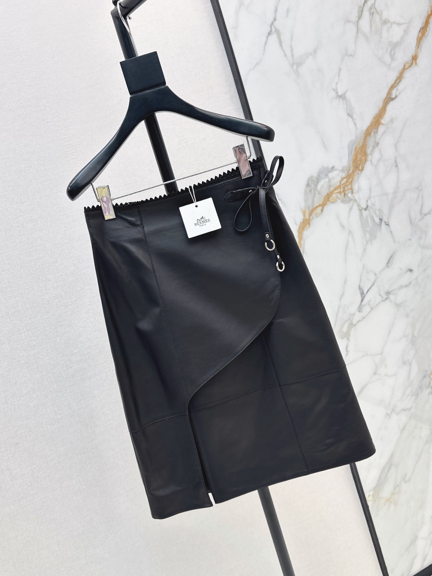 Her 26ss slit skirt