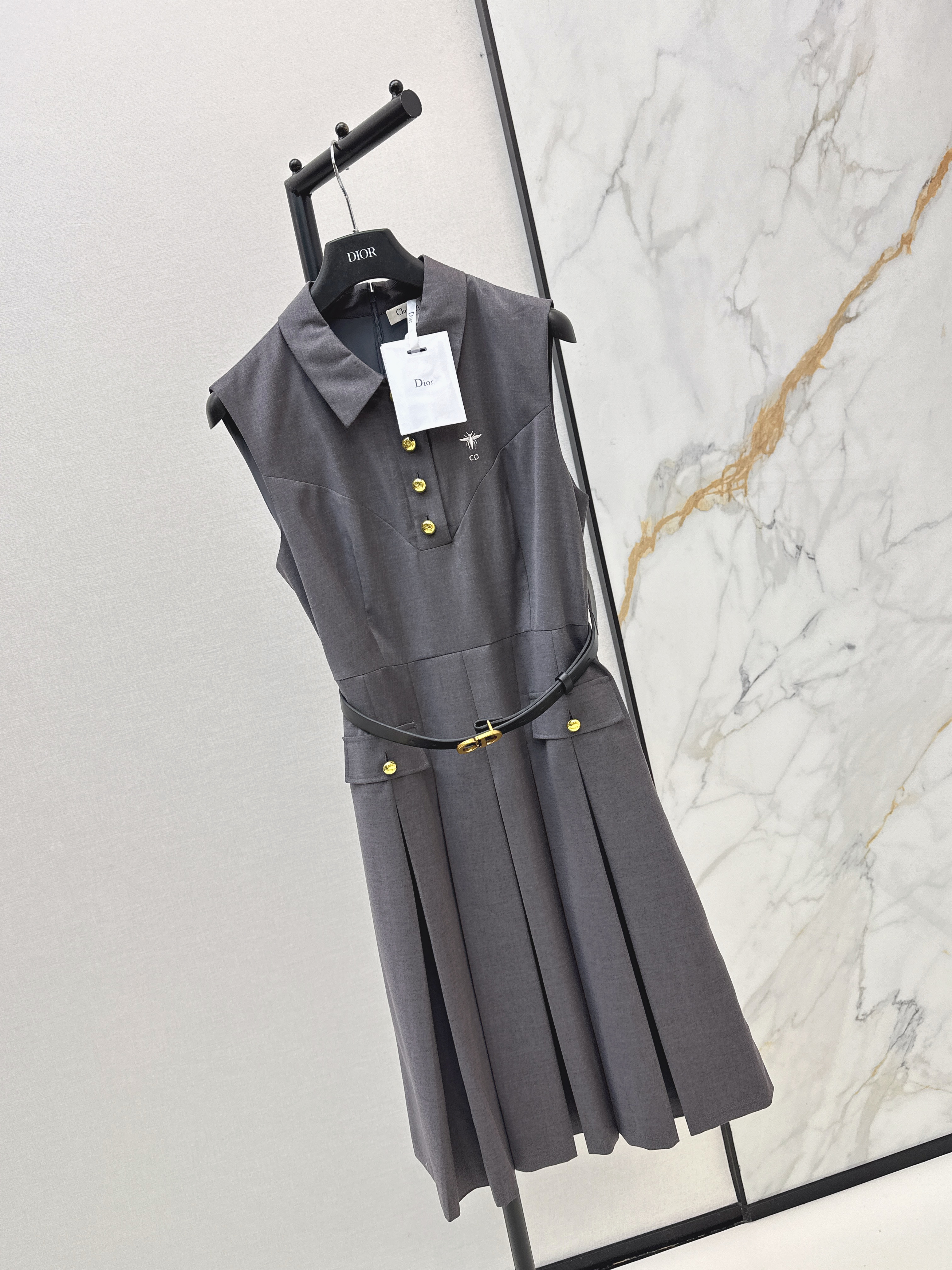 CD 26ss sleeveless belted dress