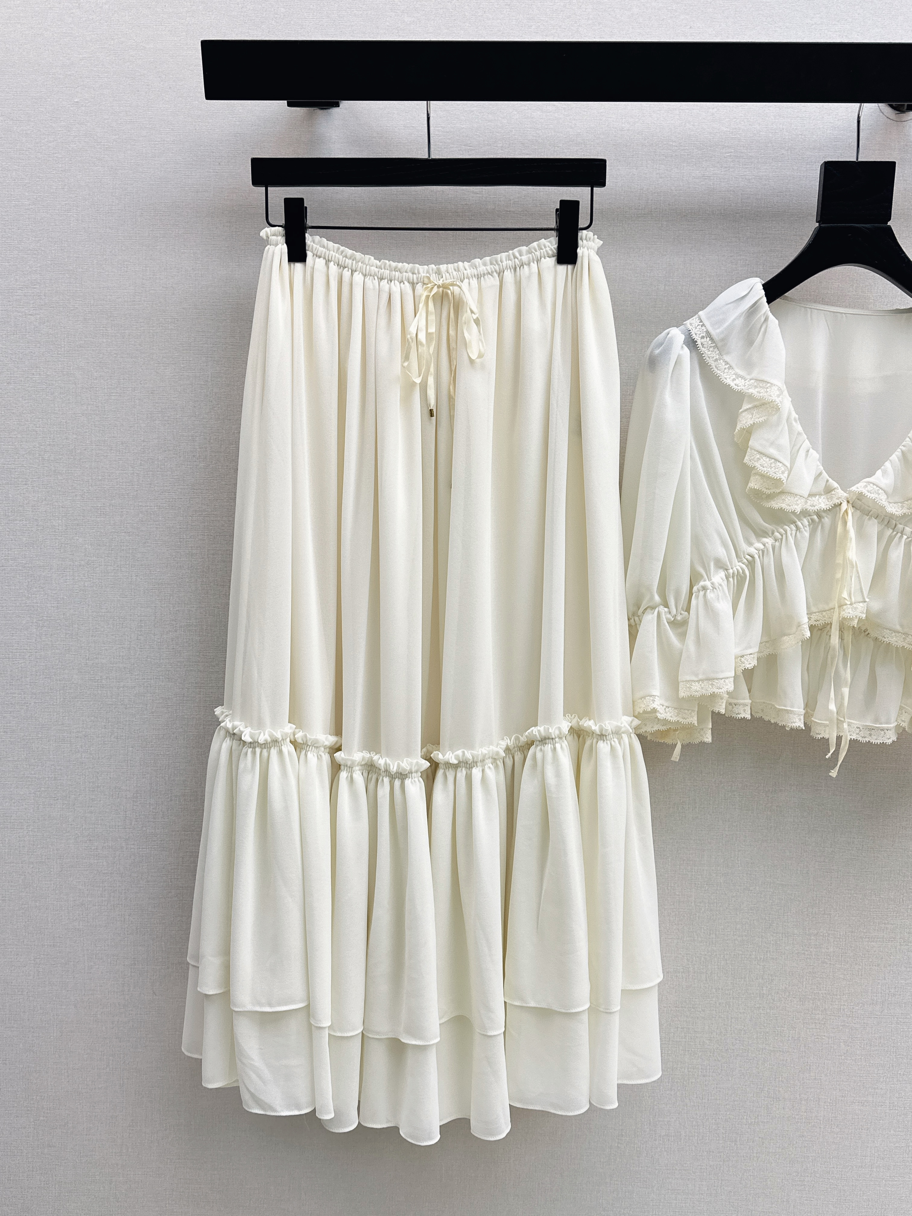 Chol 26ss ruffle top skirt set
