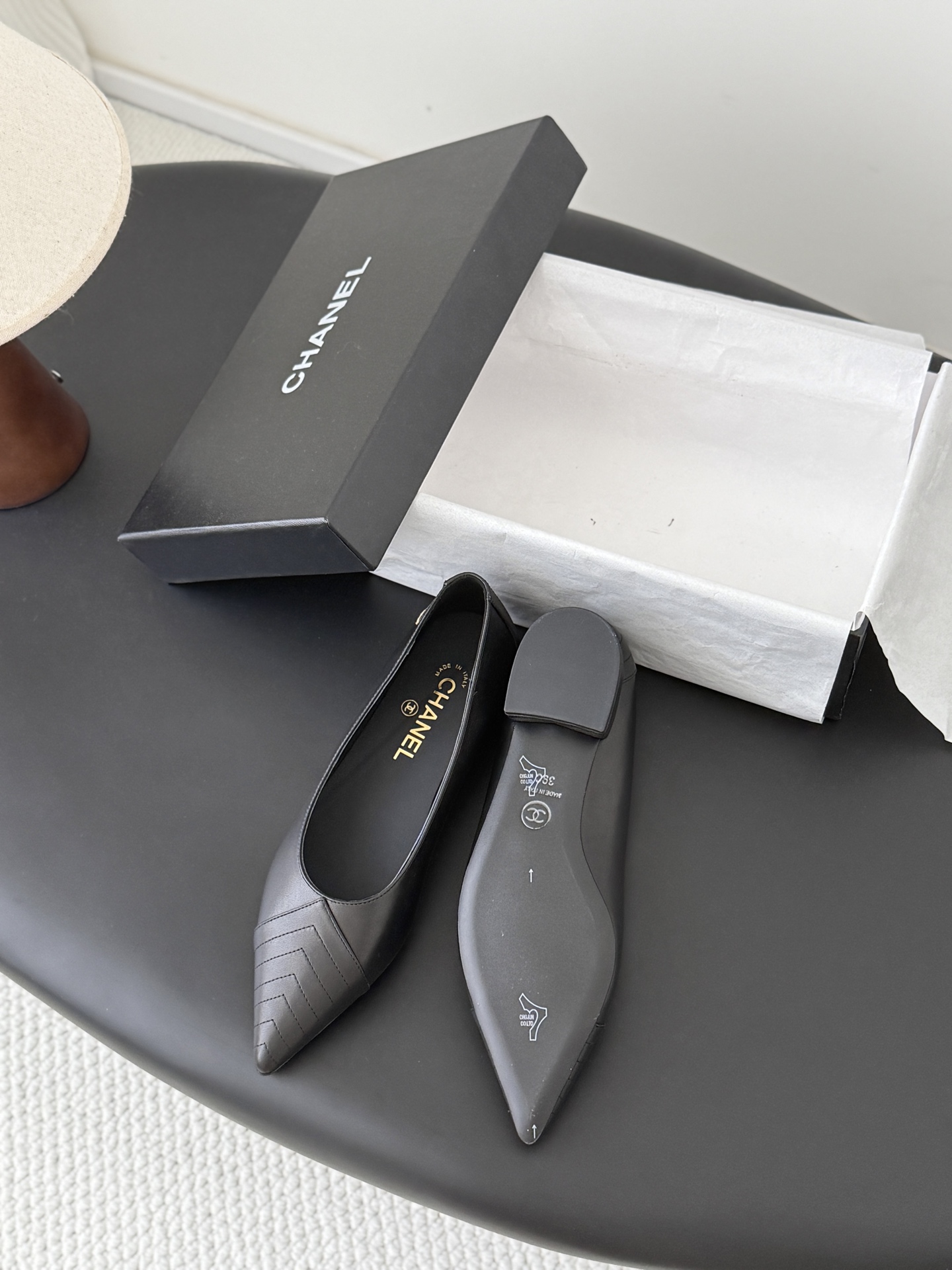 Chan 26C pointed toe flats