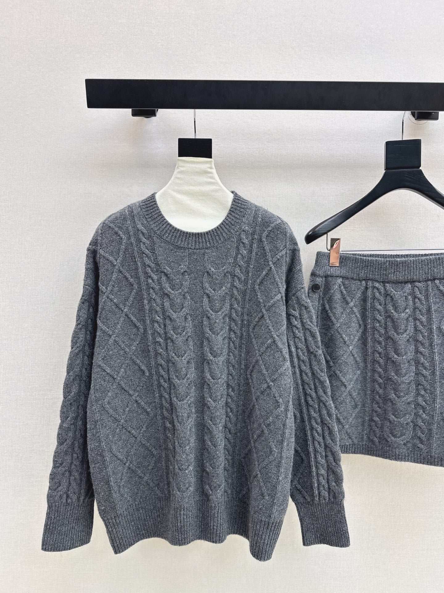 Max 26ss outfit sets sweater skirts