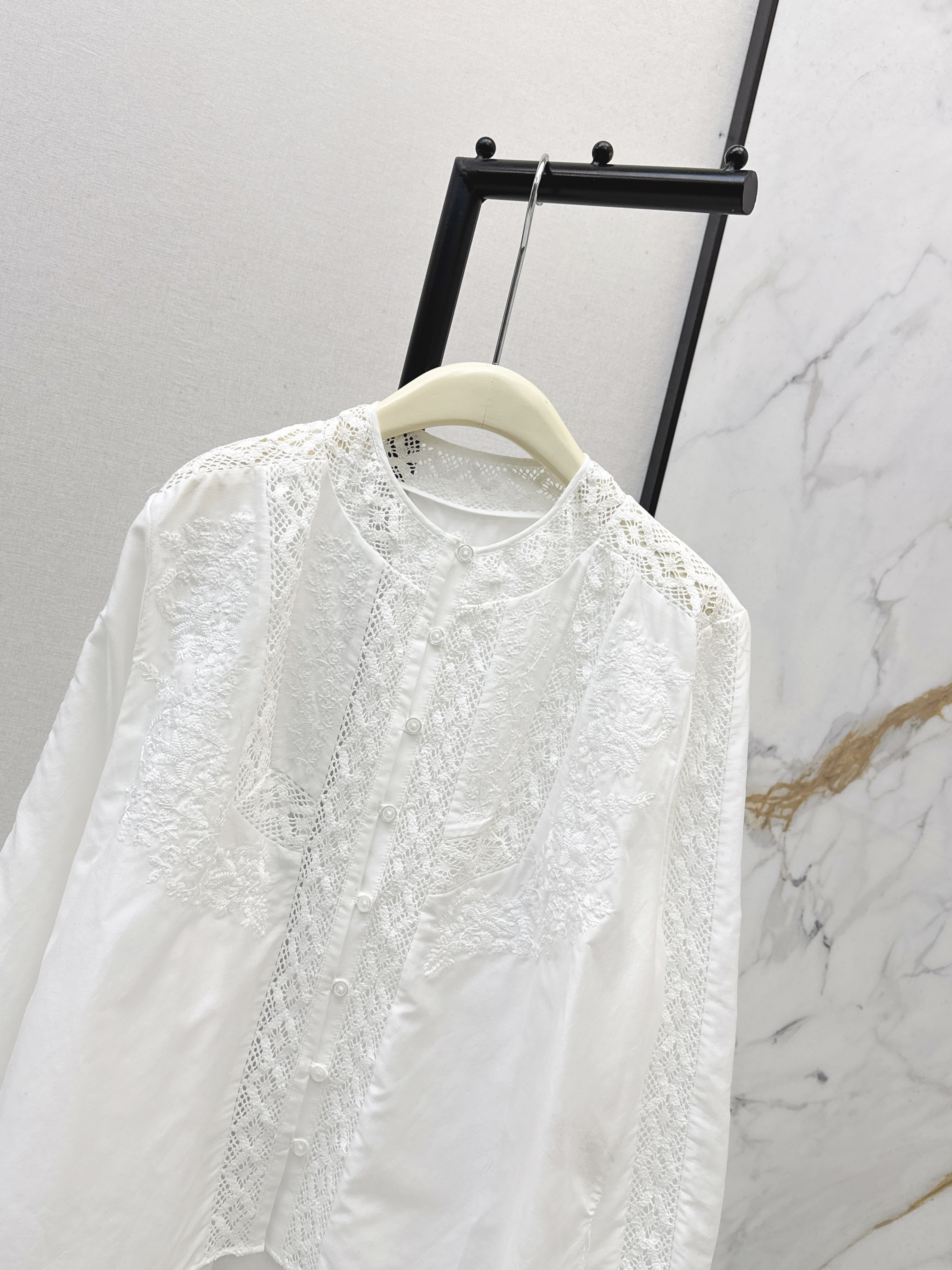 ES 26ss hollow lace top