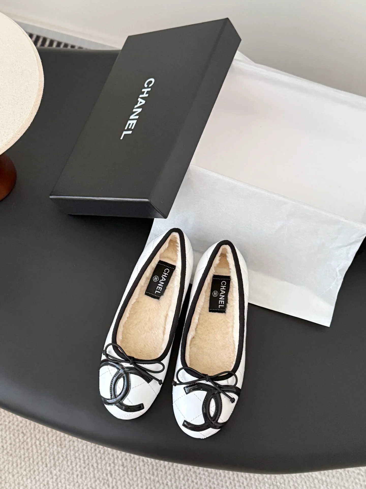Chan 25fw fleece lined flats