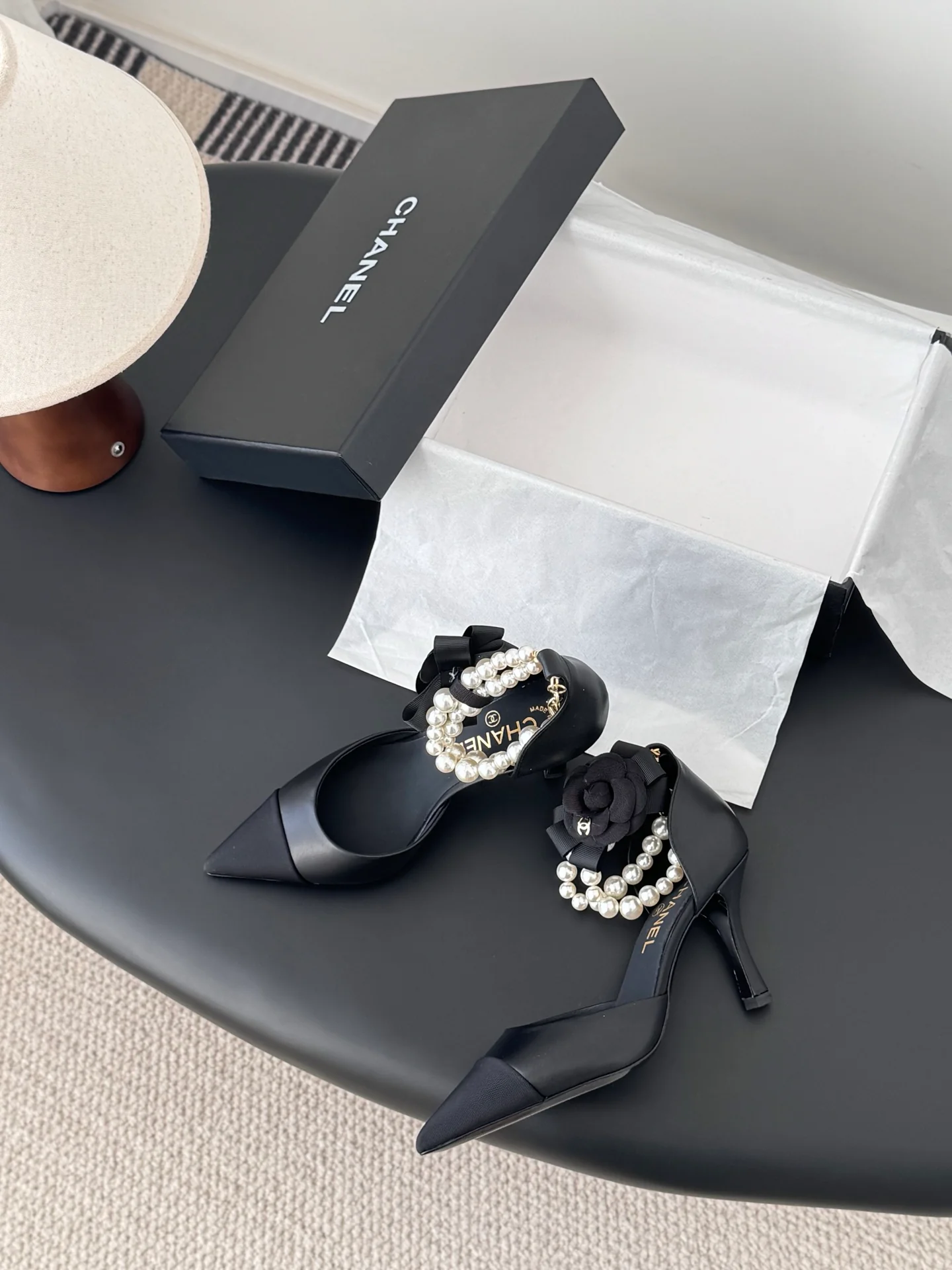 Chan 25fw pearl chain stilettos pumps