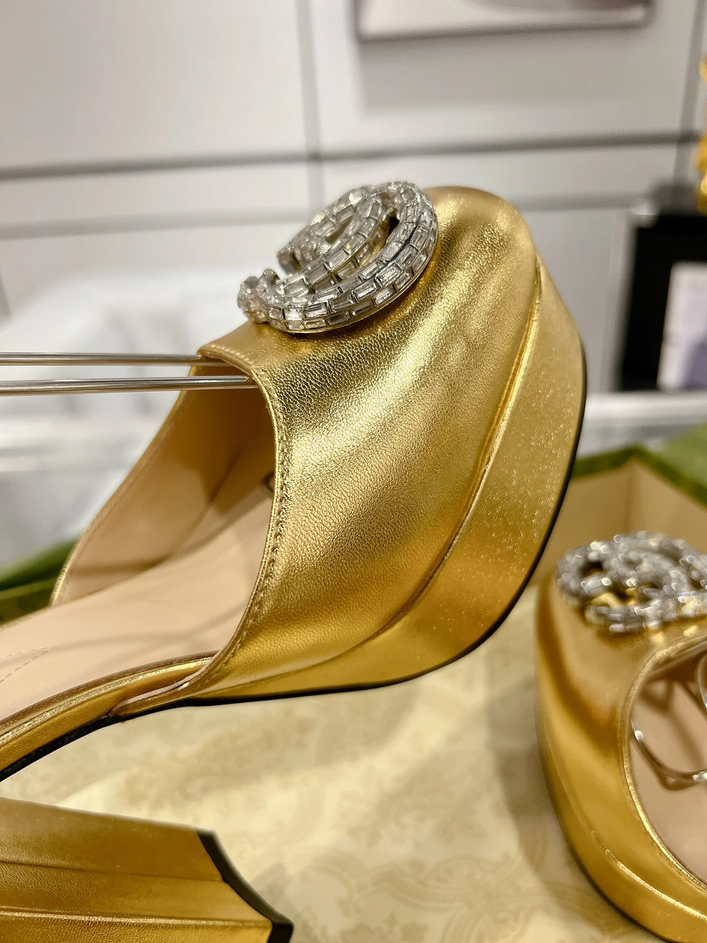 Gucc 25fw chunky heels with crystal diamond bling pumps
