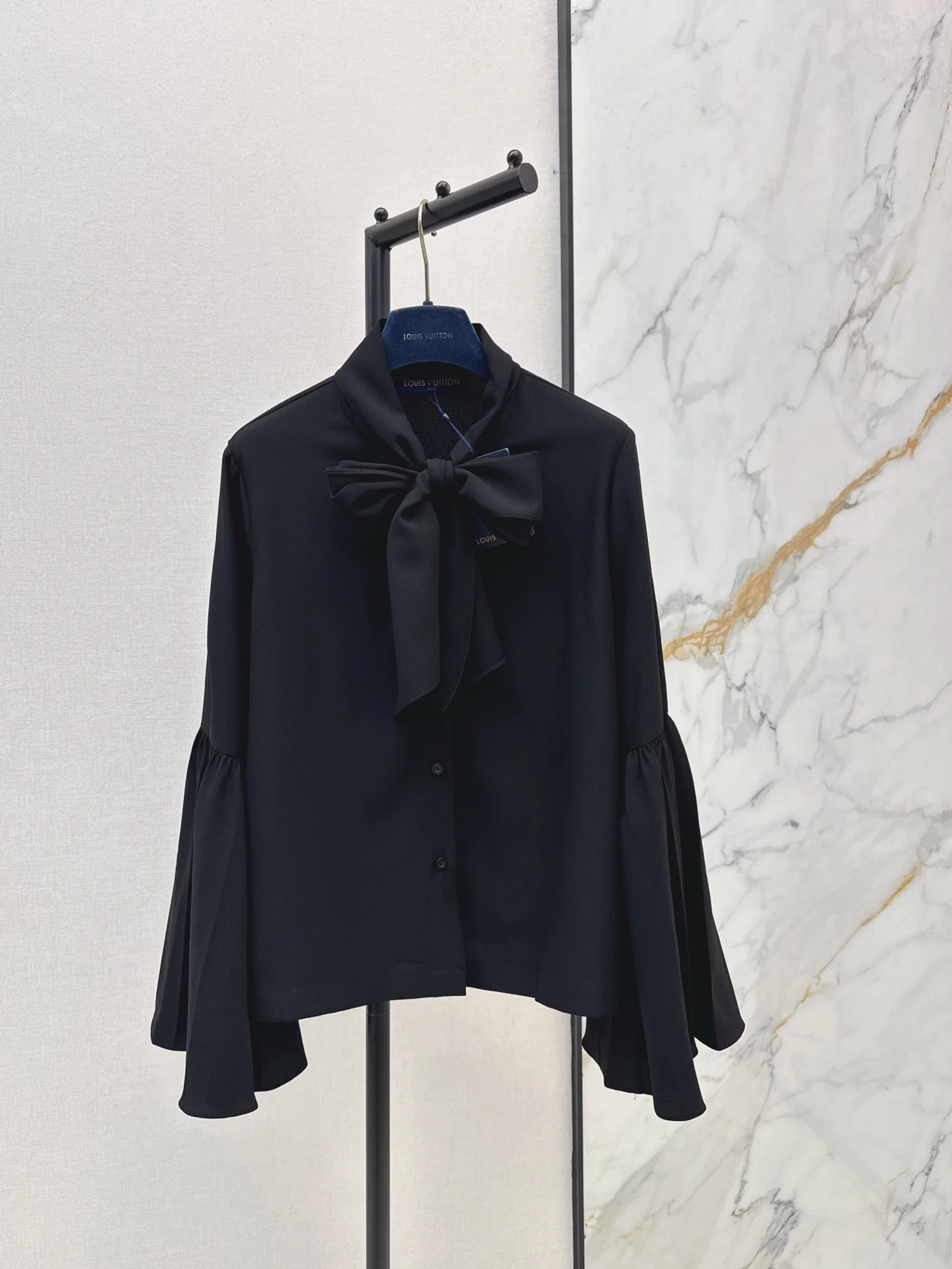 Louis 25fw ribbon flare sleeve shirt