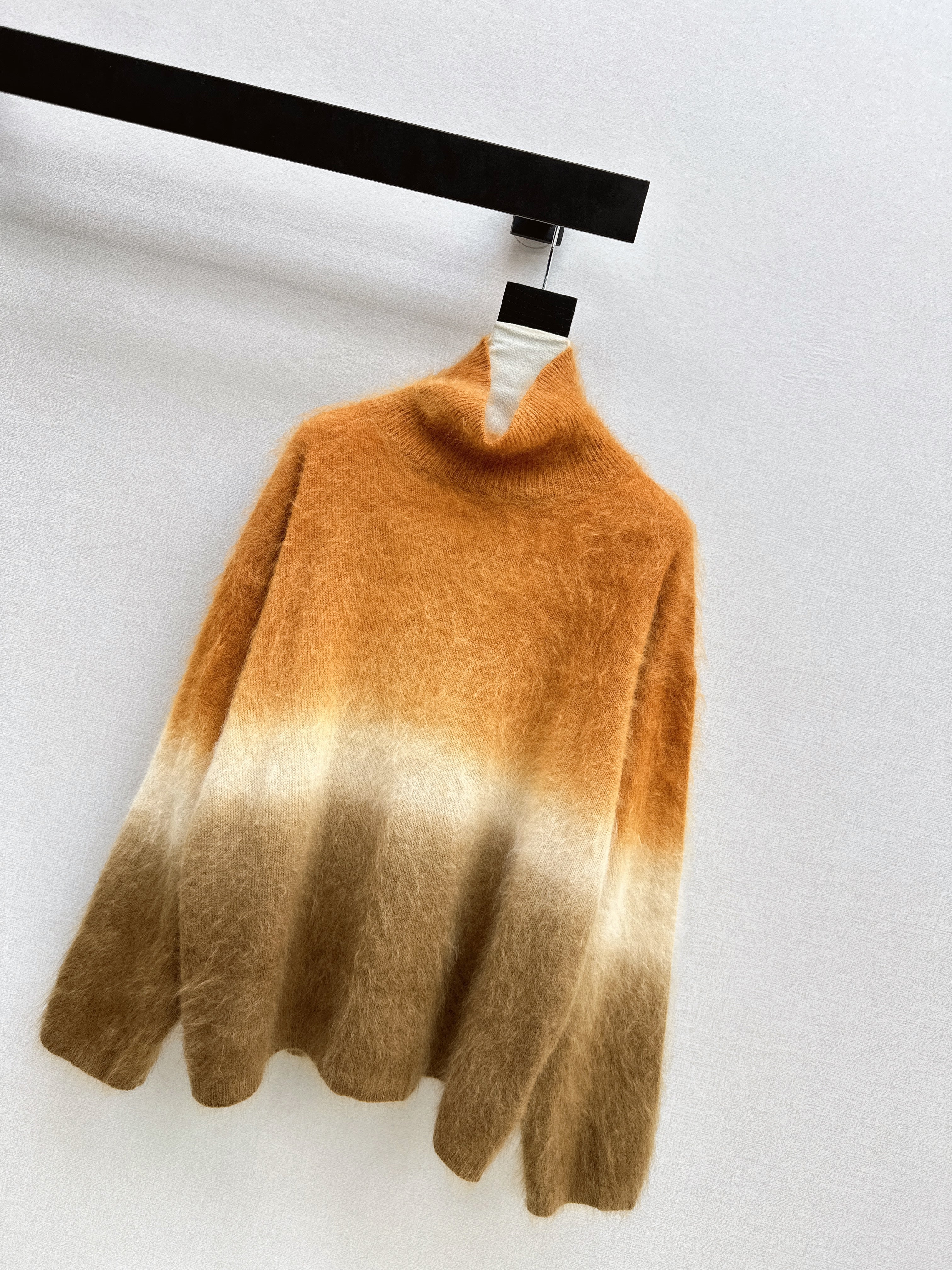 Max 26ss gradient colors sweater