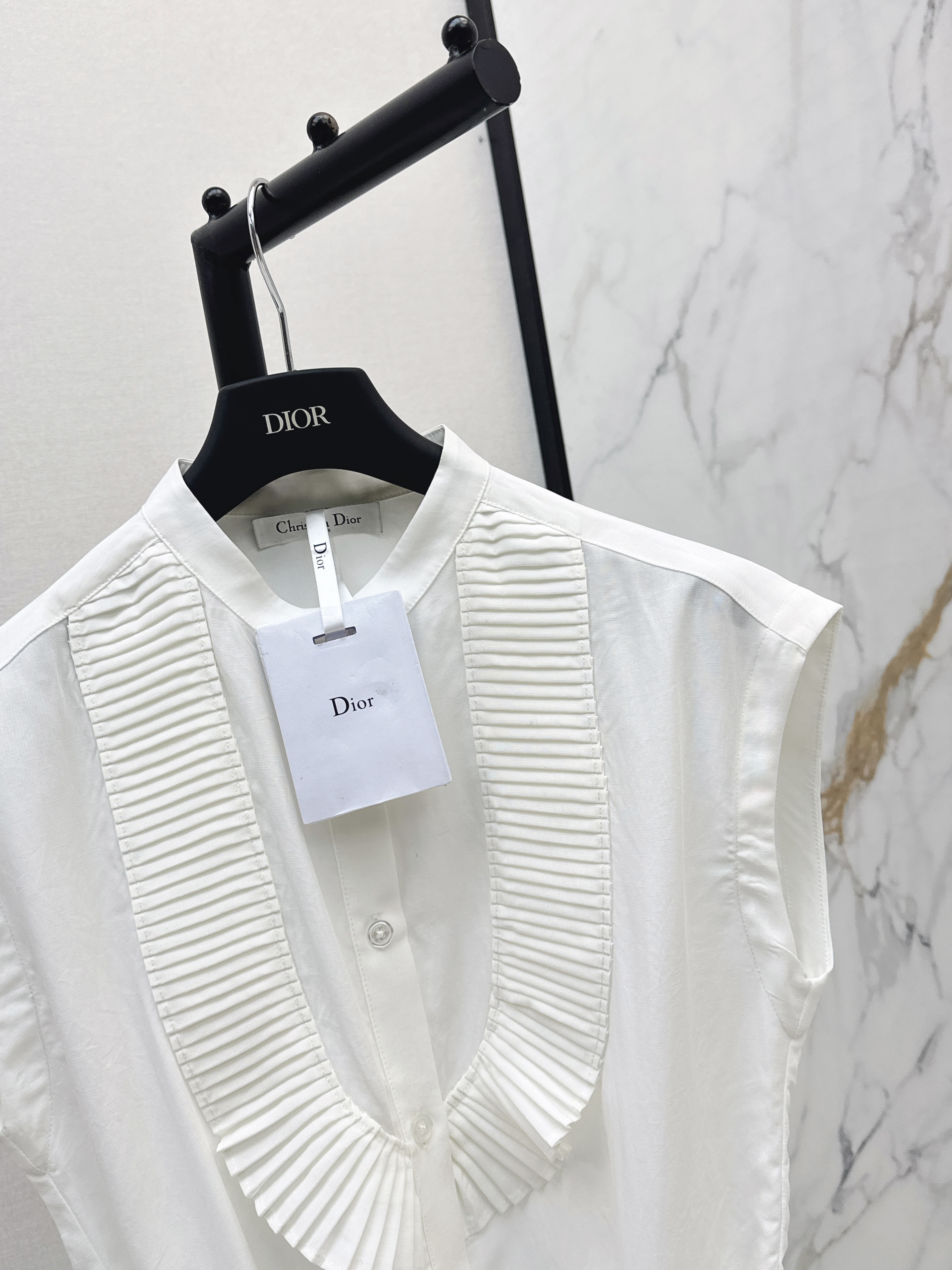 CD 26ss sleeveless ruffle belted blouse