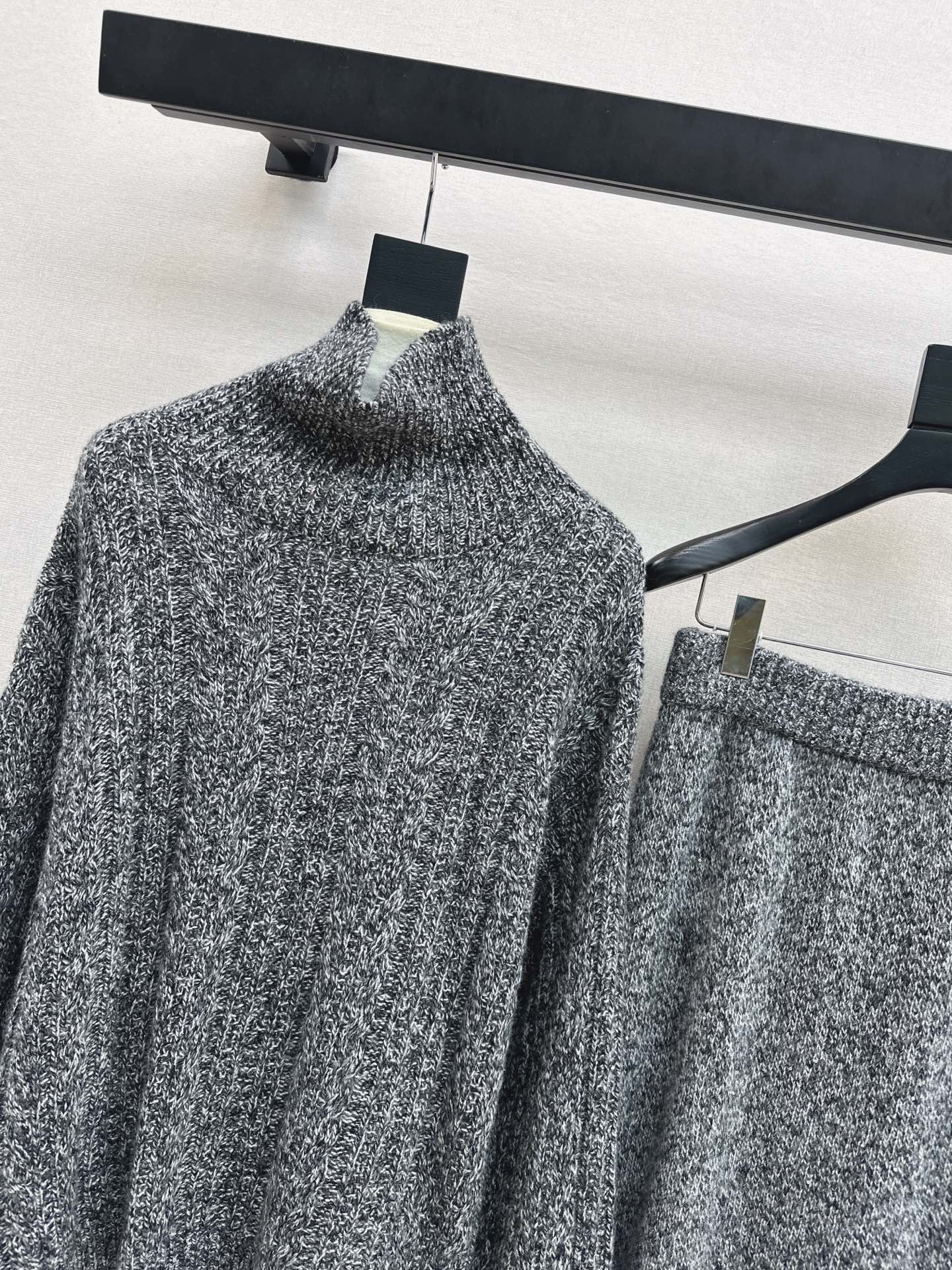 Brun 26ss knit high neck sweater+skirt suit
