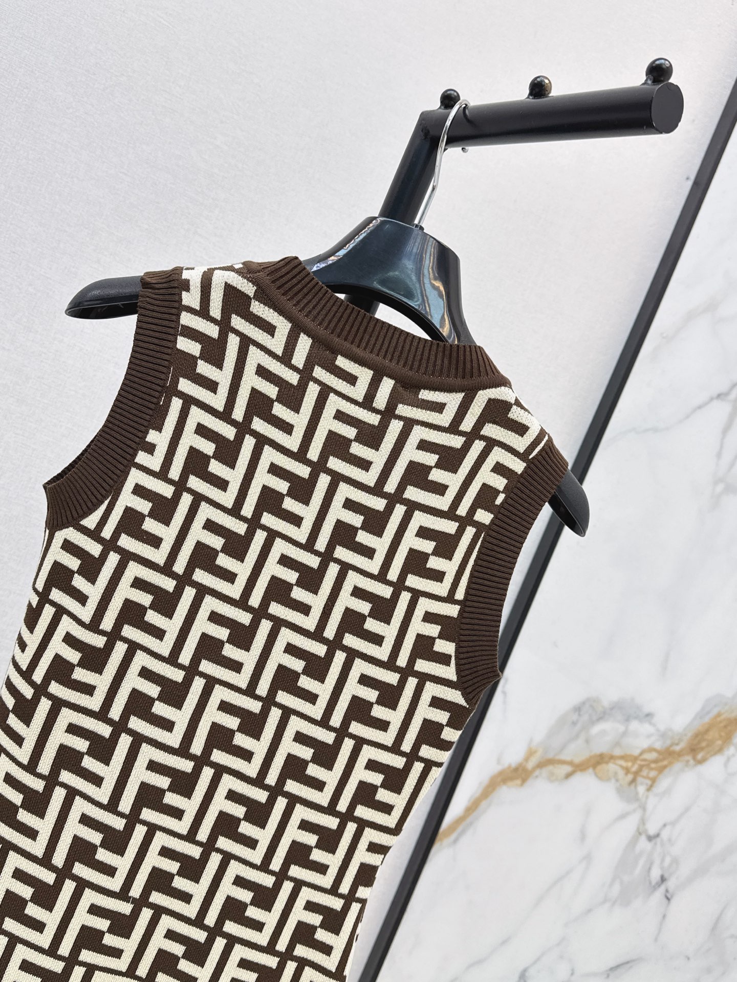 Fen 26ss sleeveless knit dress