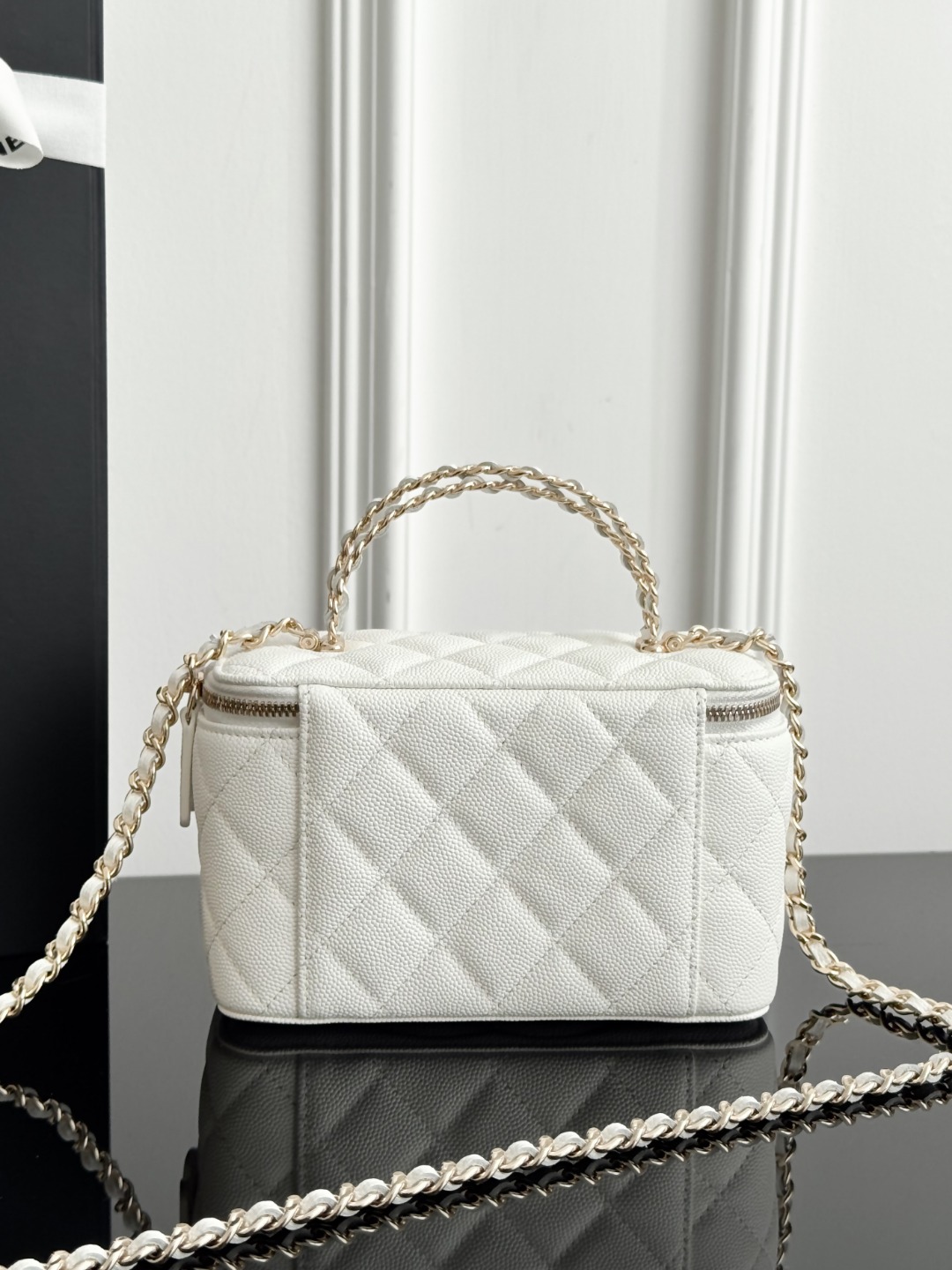 Chan 26S clutch bag with chain