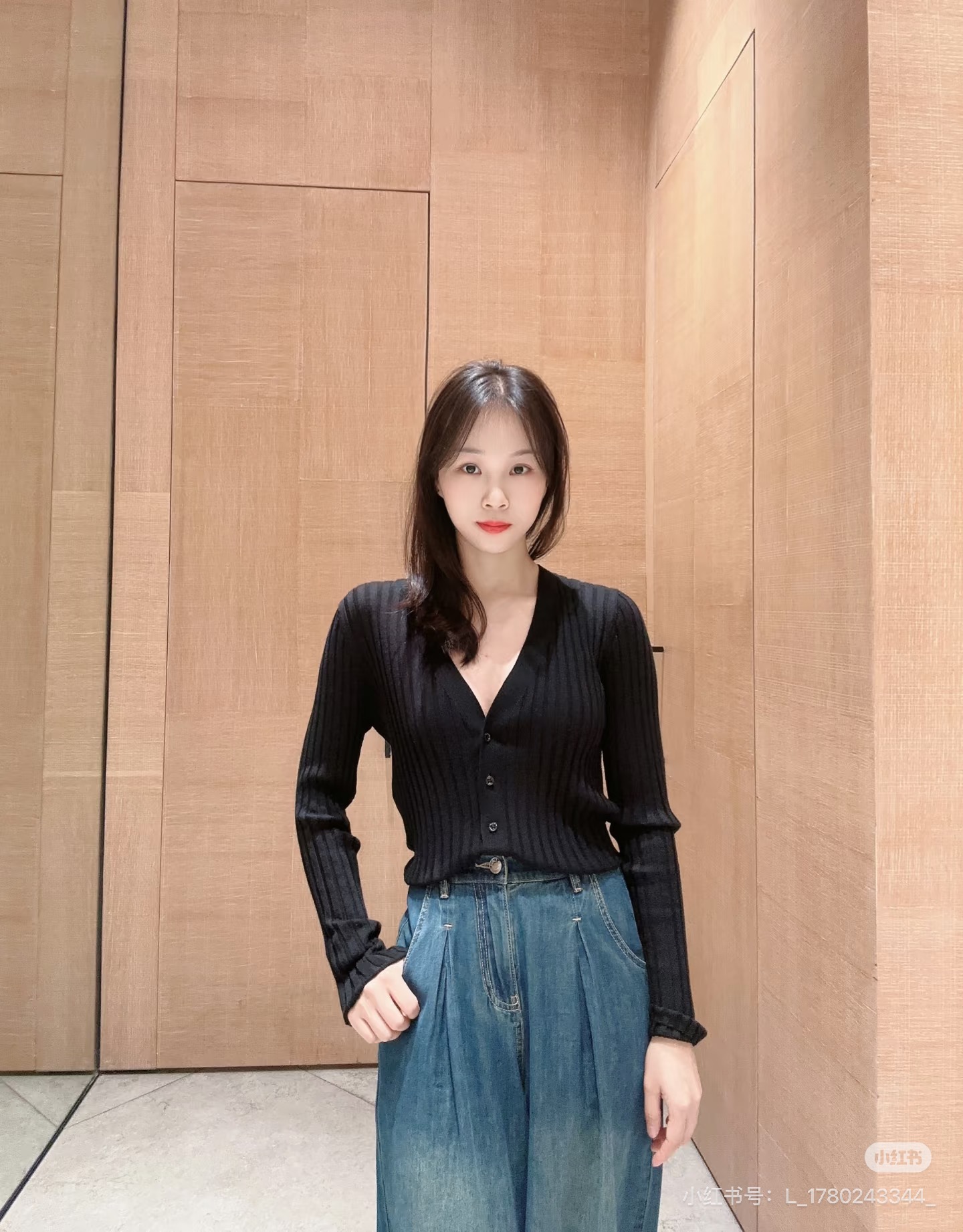 Loui 26ss v-neck knit cardigan