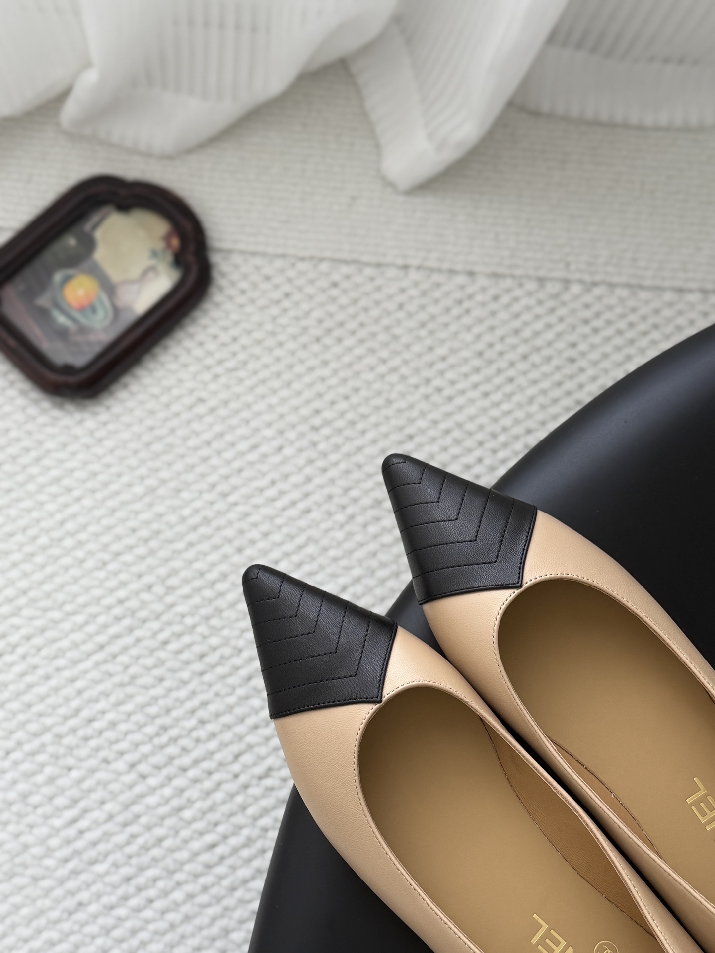 Chan 26C pointed toe flats