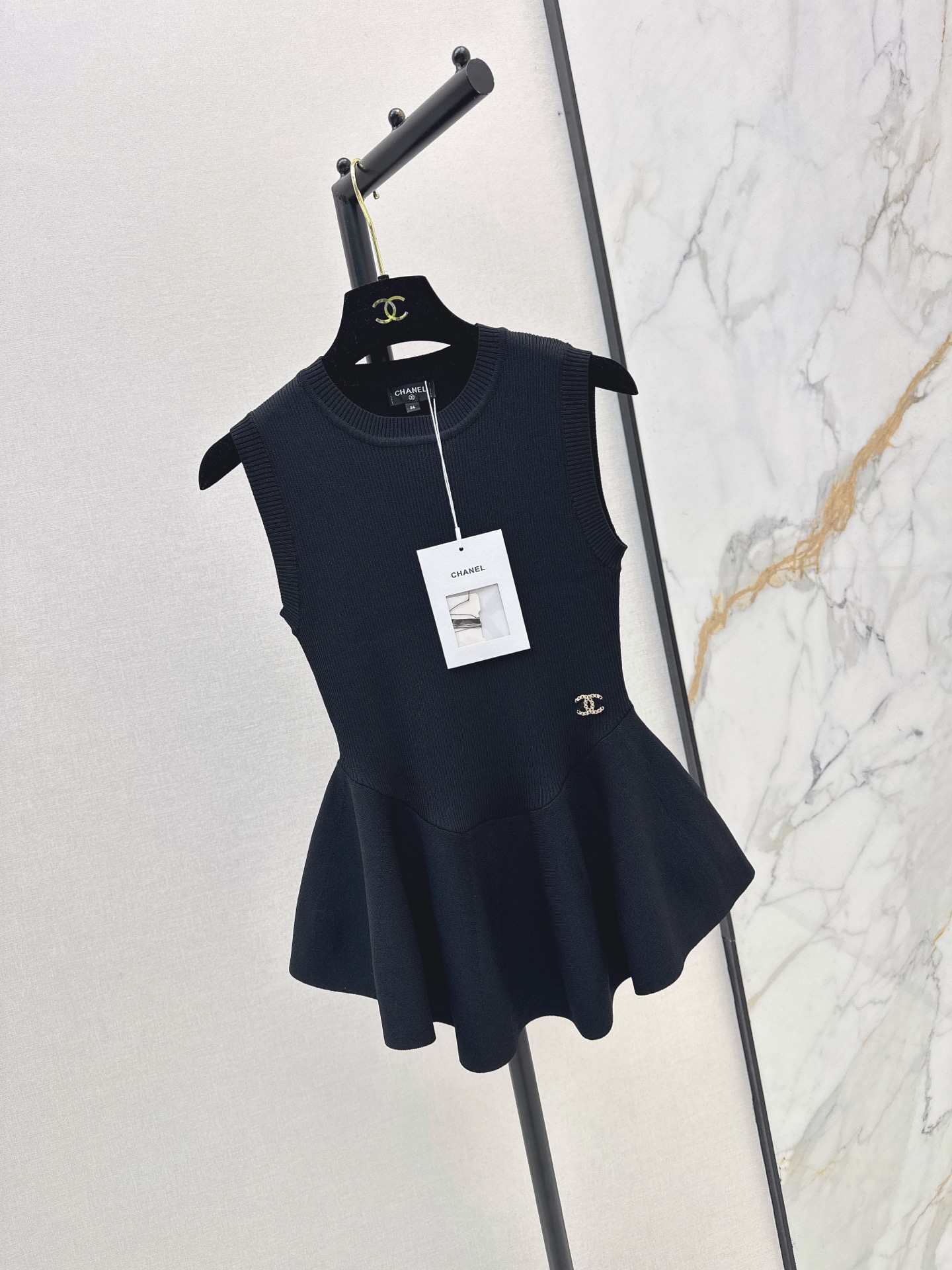 Chan 26ss sleeveless ruffle kniwear