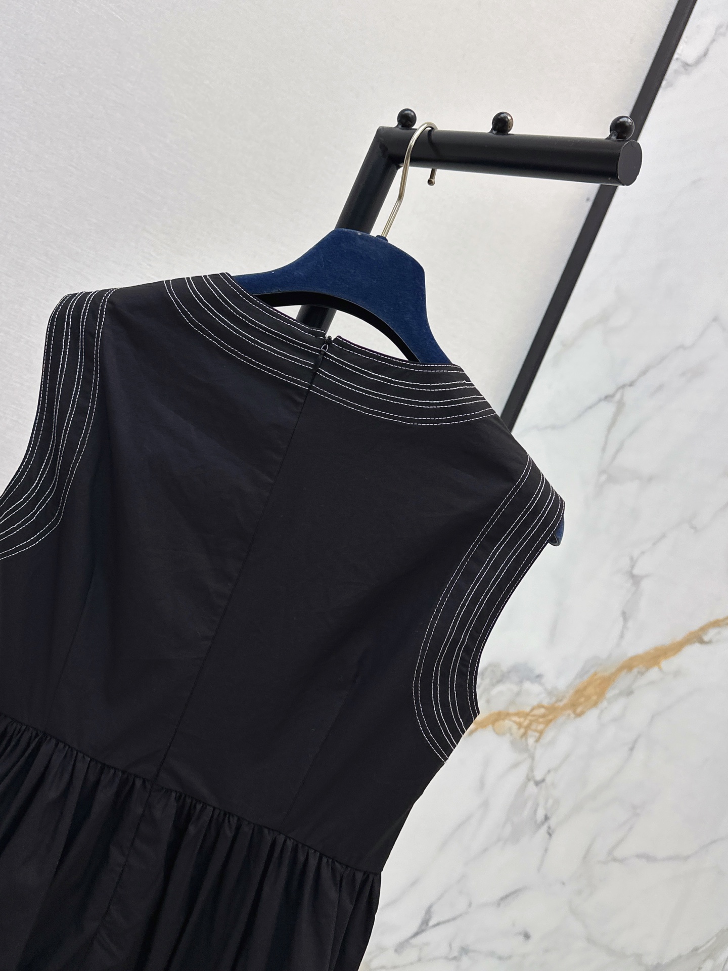 Loui 26ss ruffle sleeveless dress