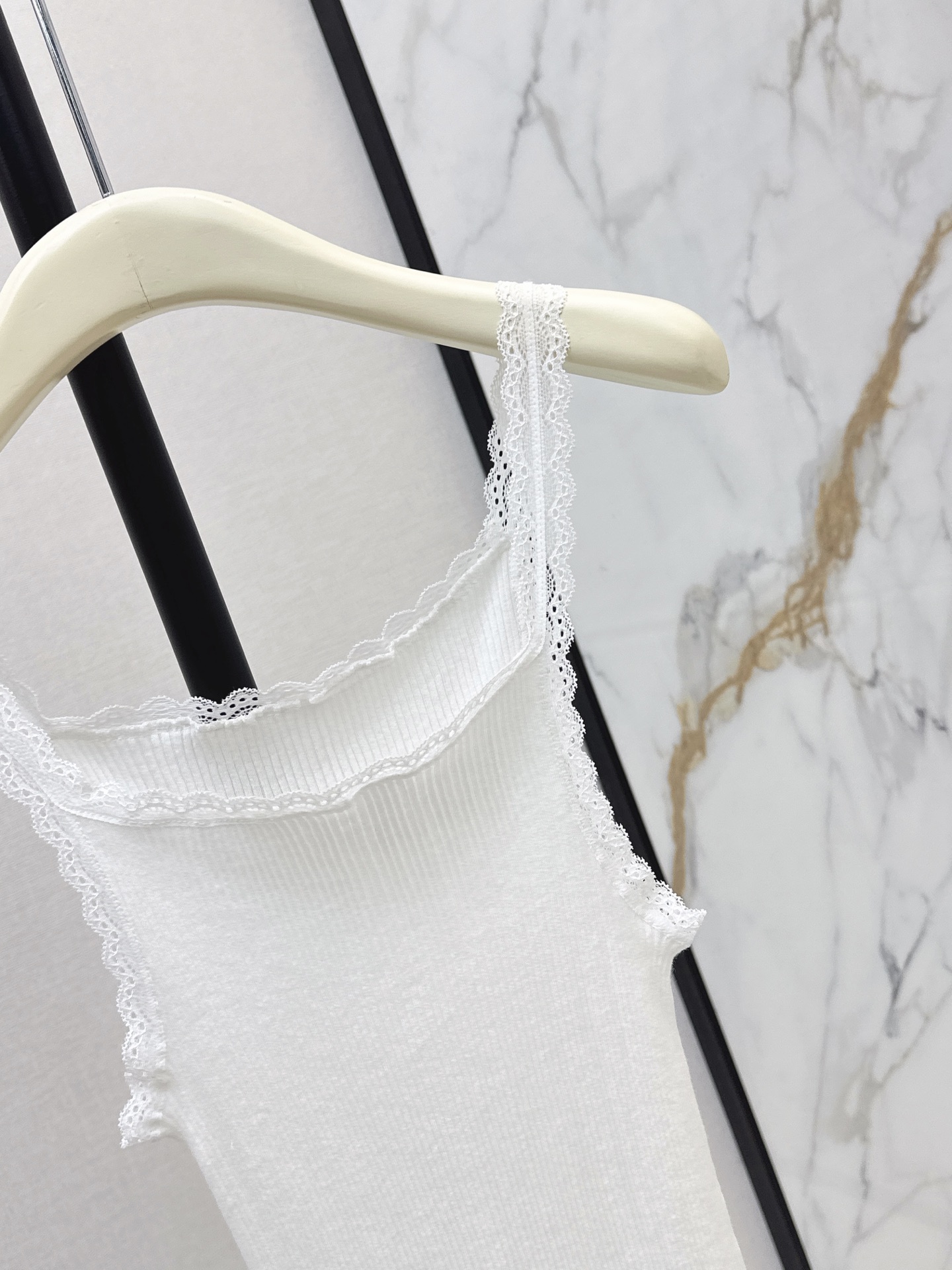 Chol 26ss lace trim vest