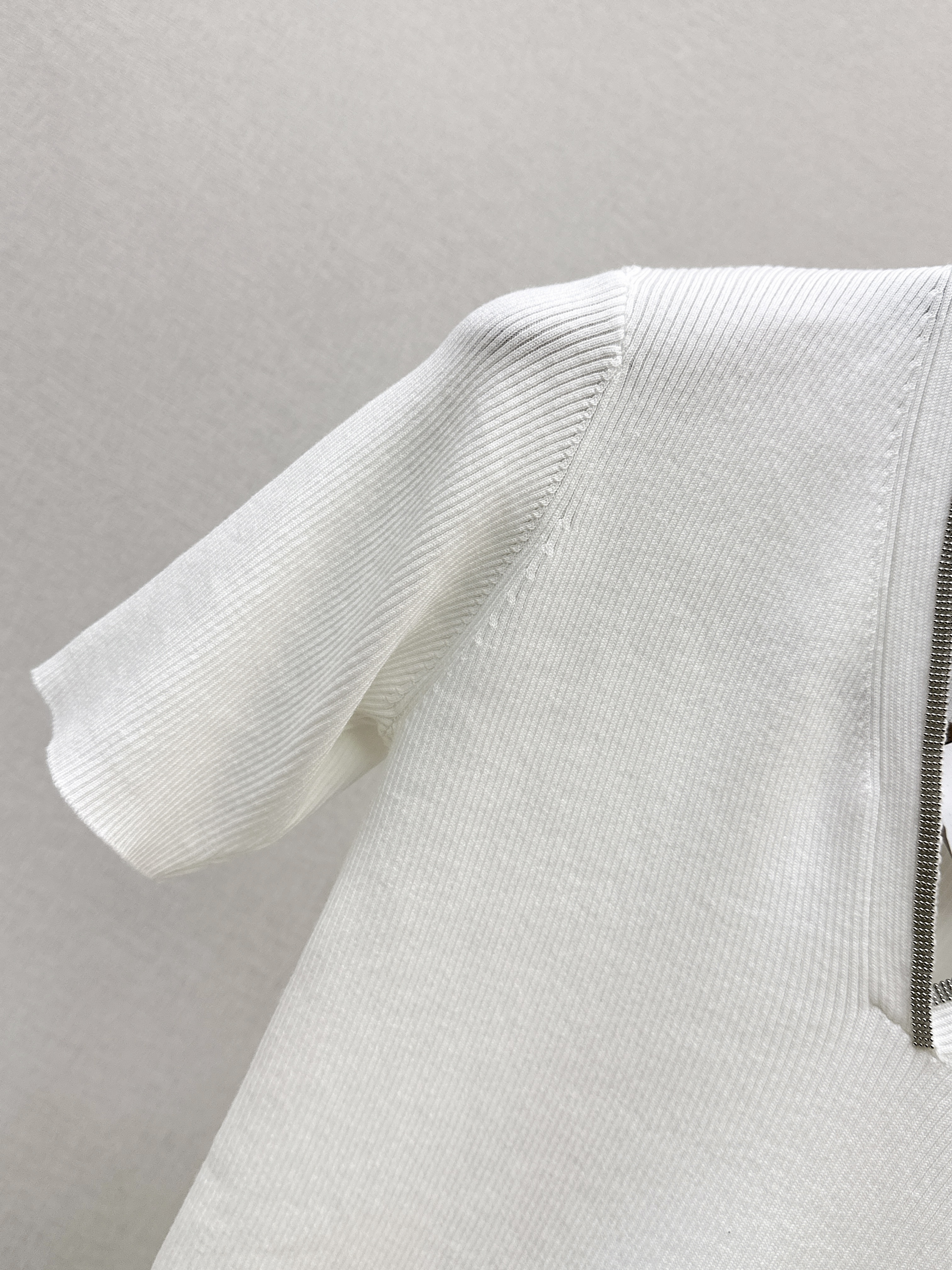 Brun 26ss v-neck knit top