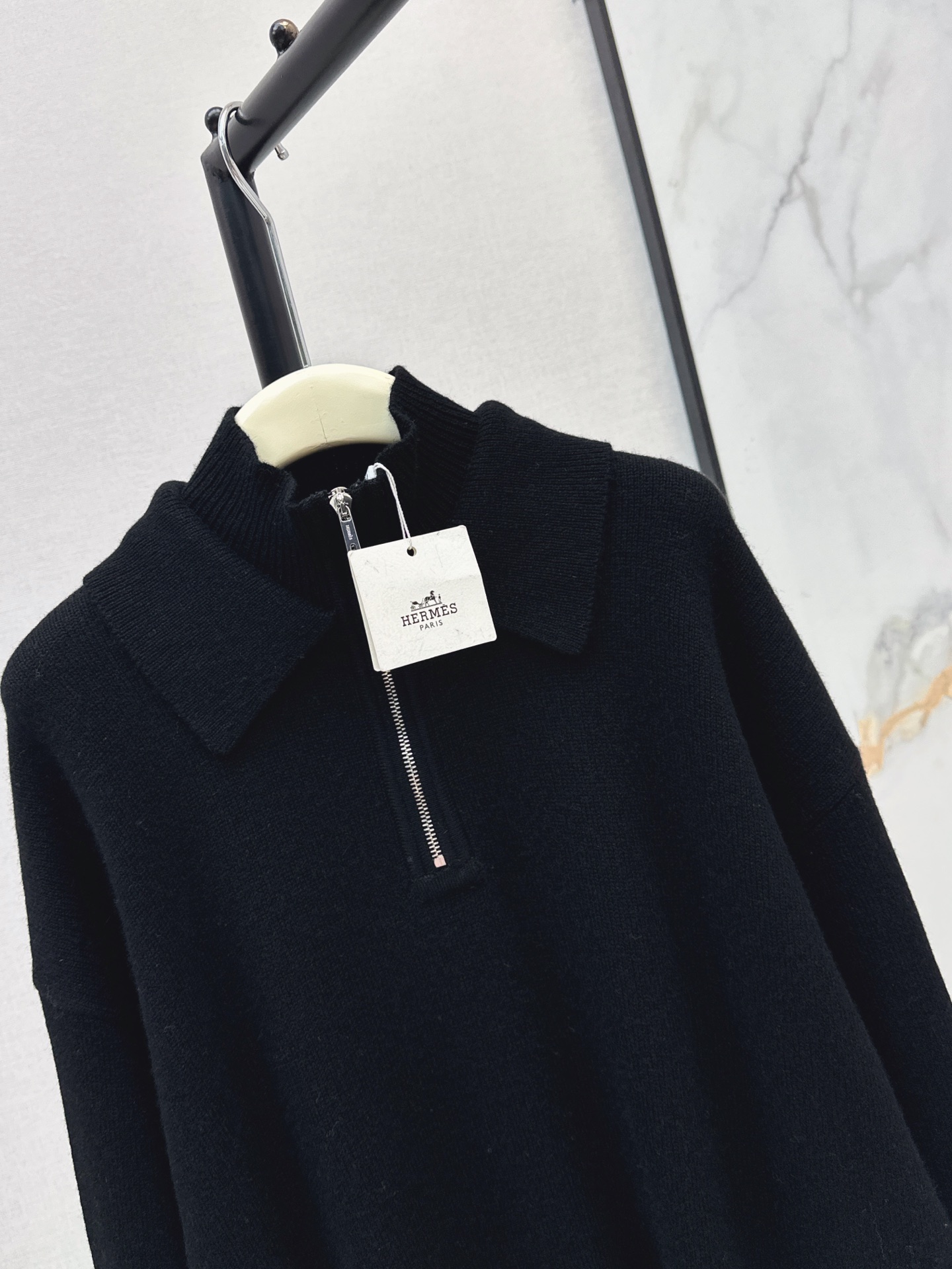 Her 26ss cashmere sweater