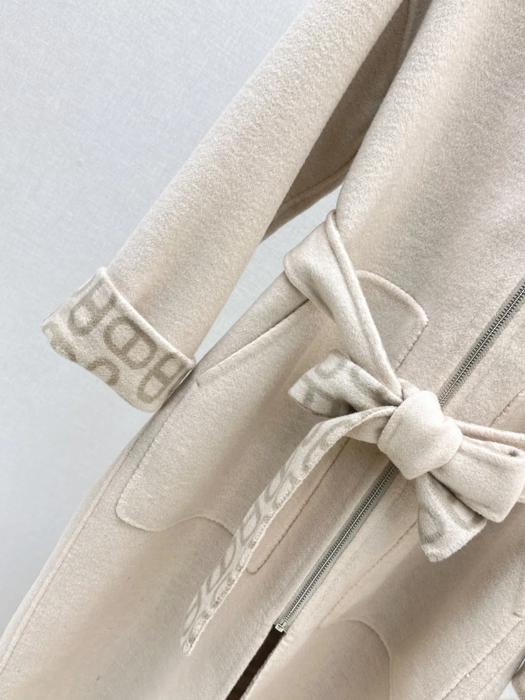 Her 25fw cashmere coat