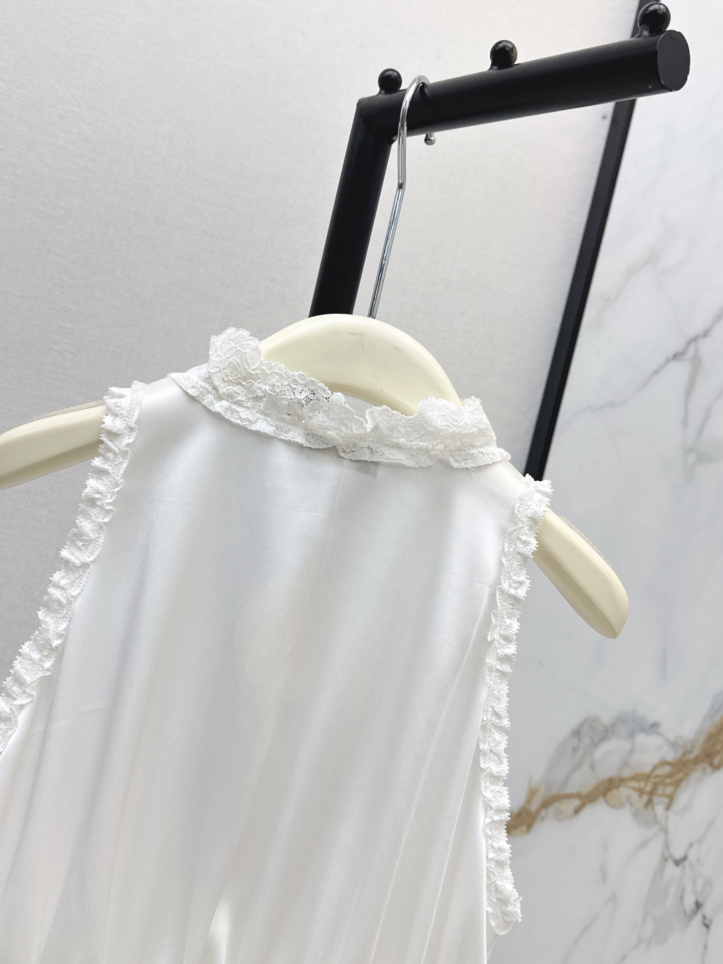 Chol 26ss lace v-neck top